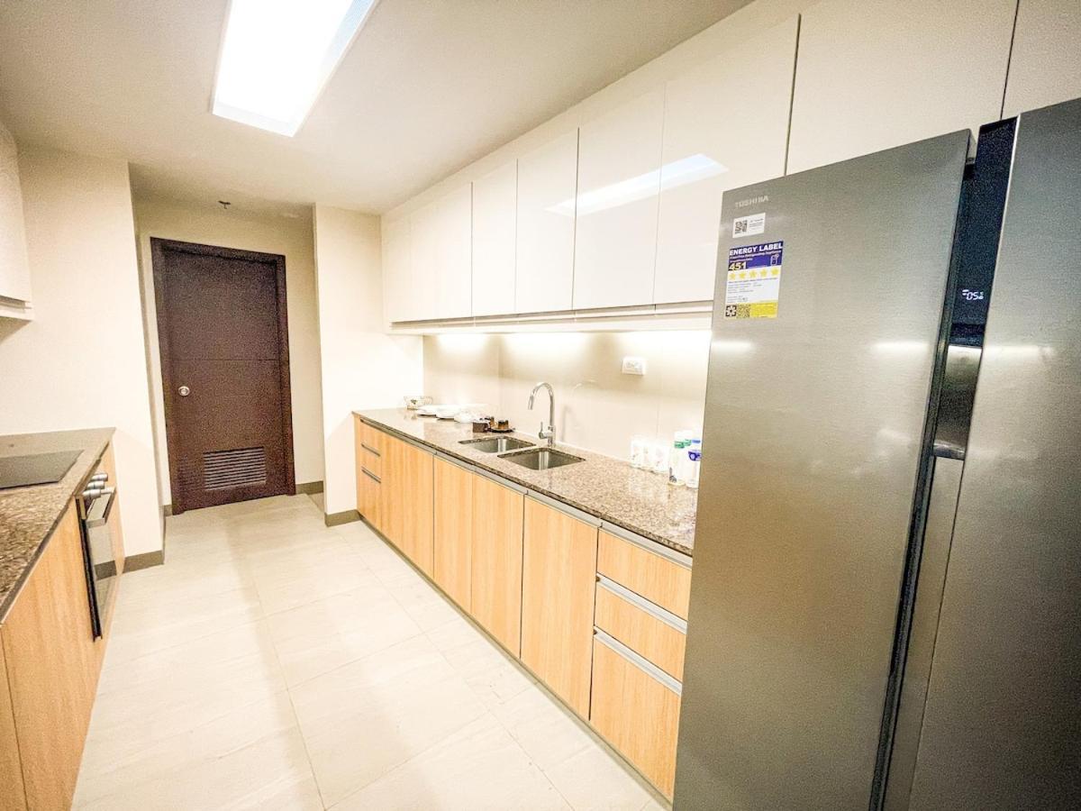 Modern 2br Beside Okada With Sunset View Apartment *