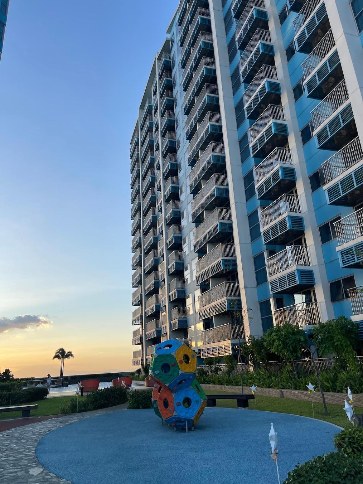 Modern 2br Beside Okada With Sunset View Apartment Manila