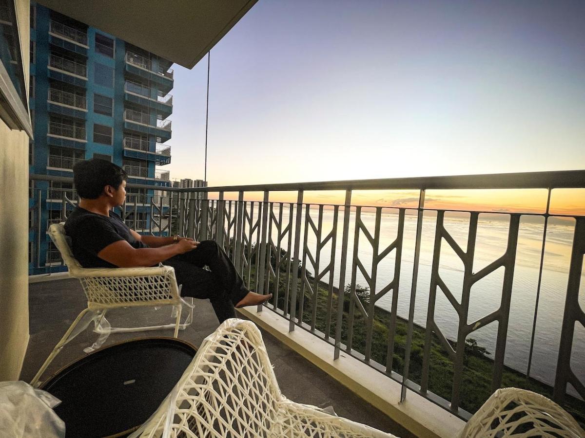 Modern 2br Beside Okada With Sunset View *