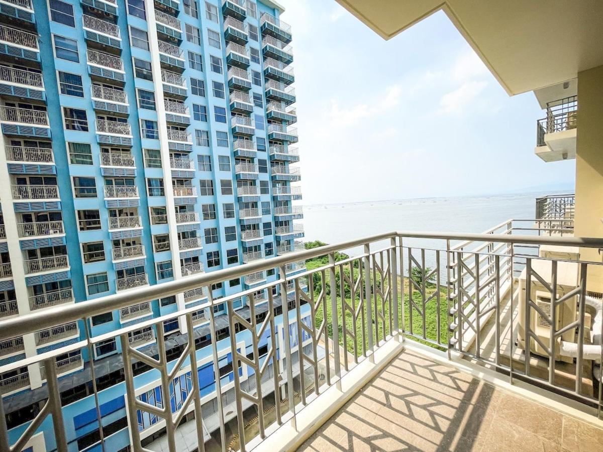 Modern 2br Beside Okada With Sunset View Apartment