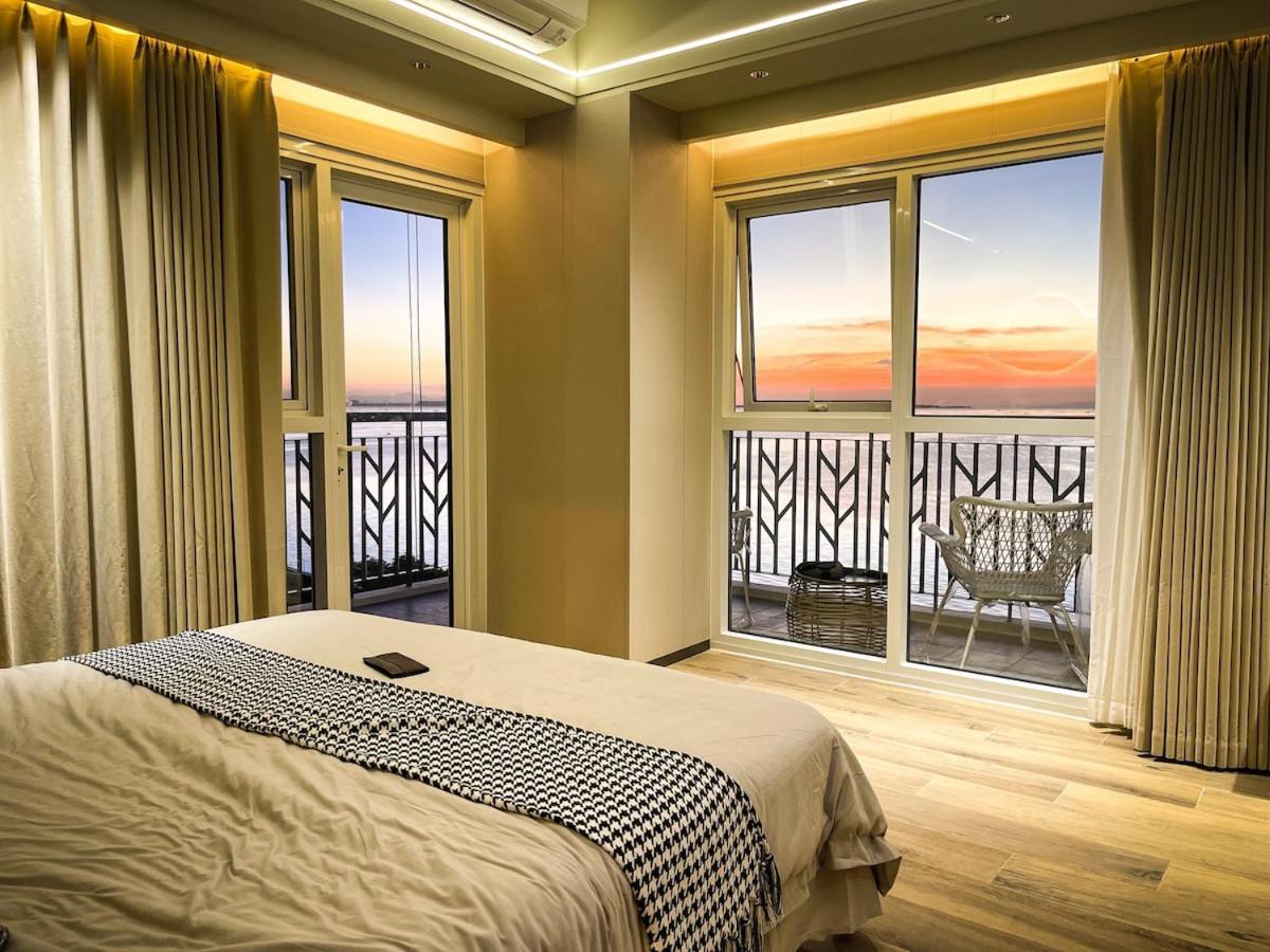 Modern 2br Beside Okada With Sunset View Apartment *