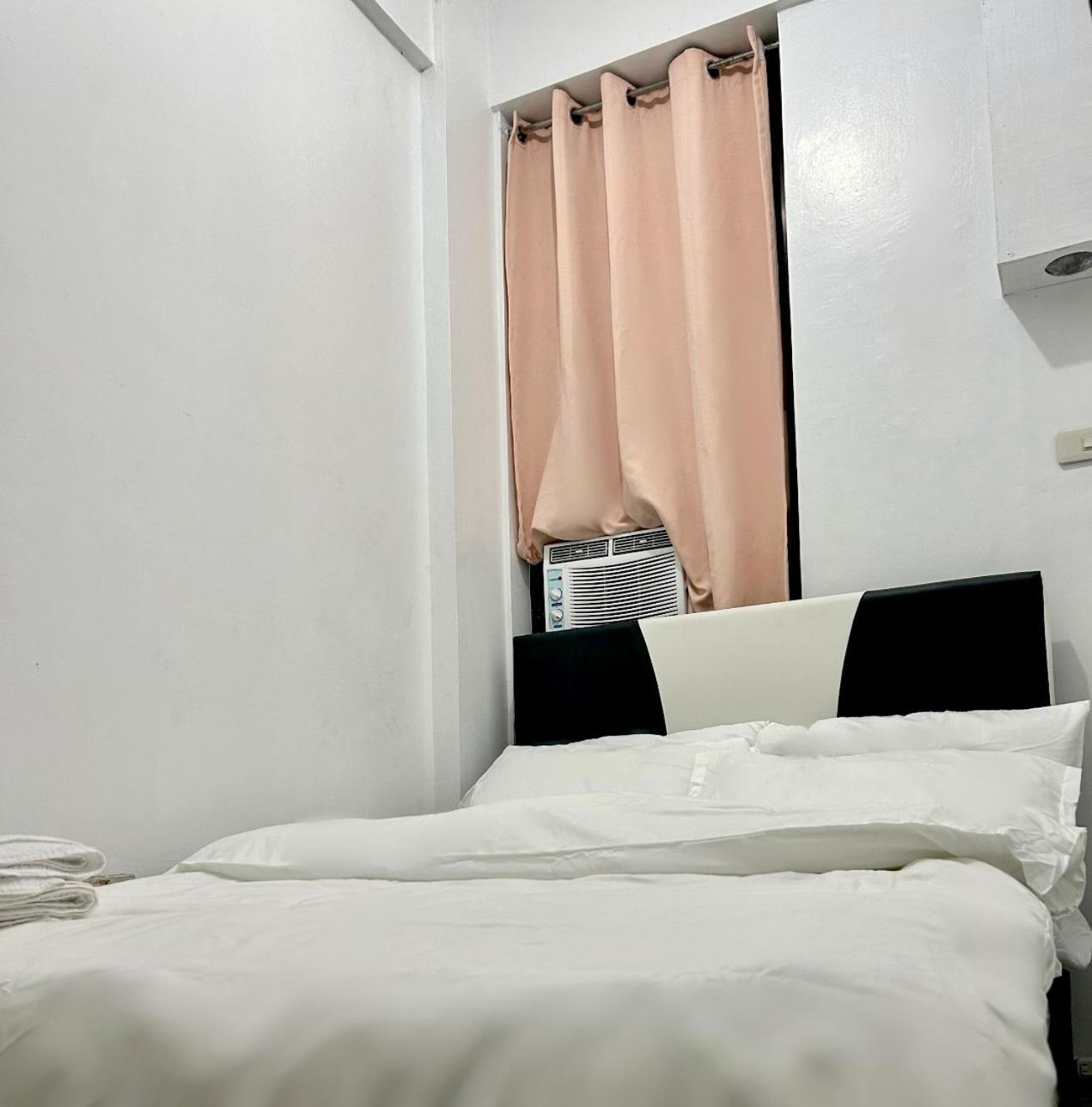 Aparthotel Private With Ac And Fan At Ekg House