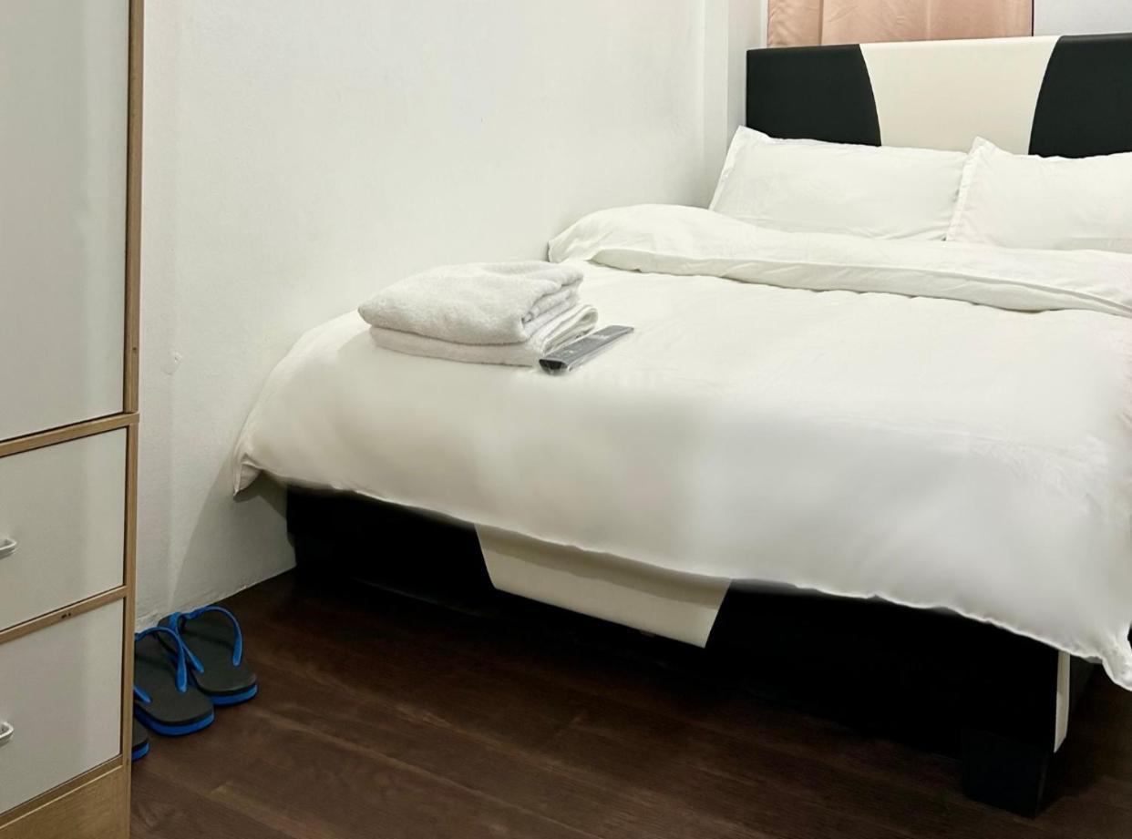 Aparthotel Private With Ac And Fan At Ekg House *