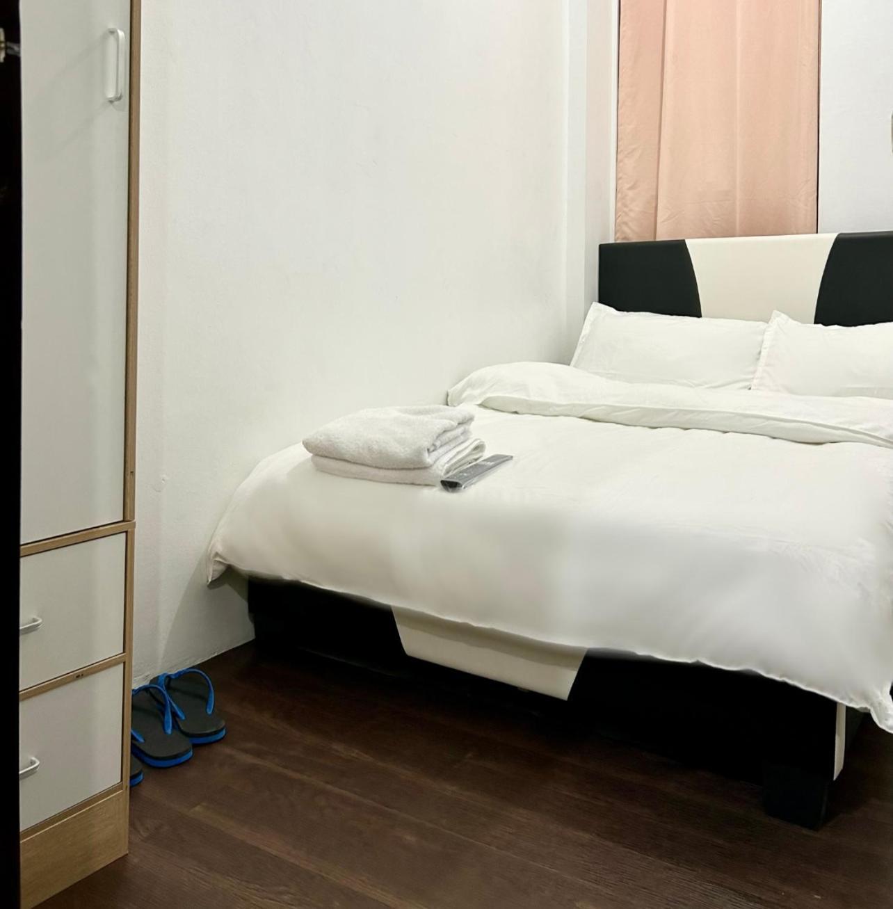 Aparthotel Private With Ac And Fan At Ekg House Manila