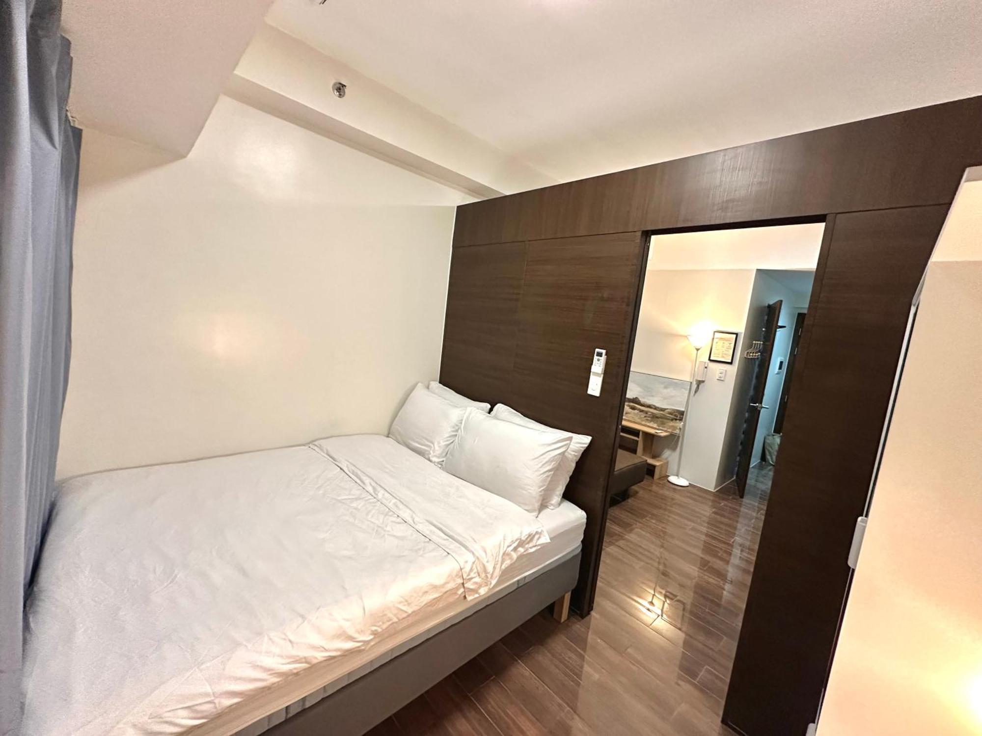 Comfy Makati Wifi, Netflix And * Manila