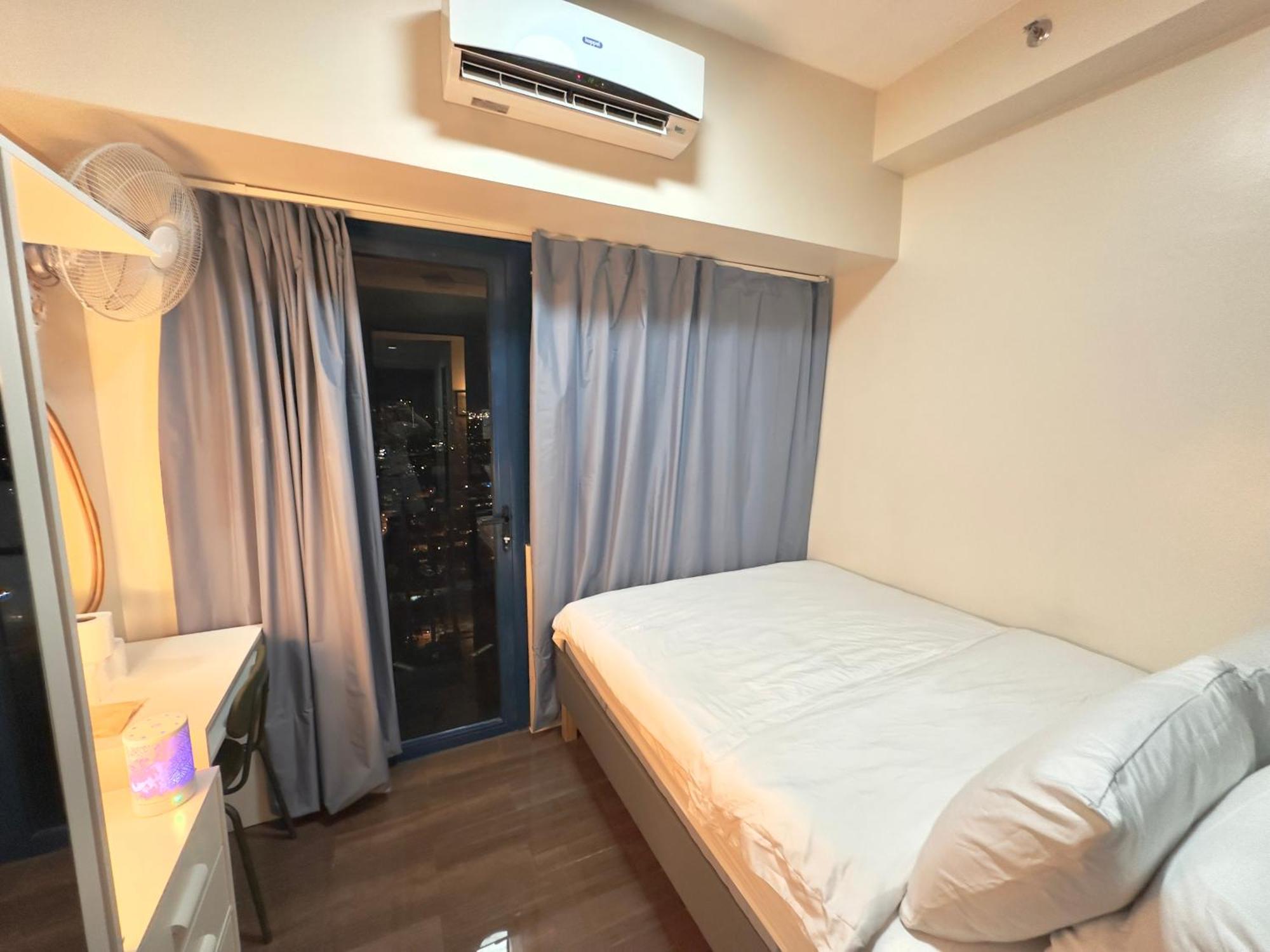 Comfy Makati Wifi, Netflix And Apartment