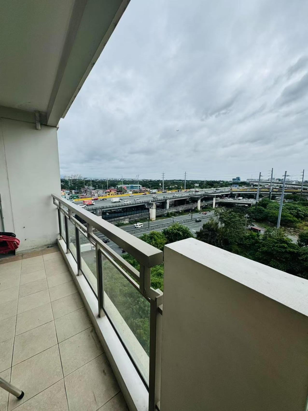 Fairway 1007 * Manila