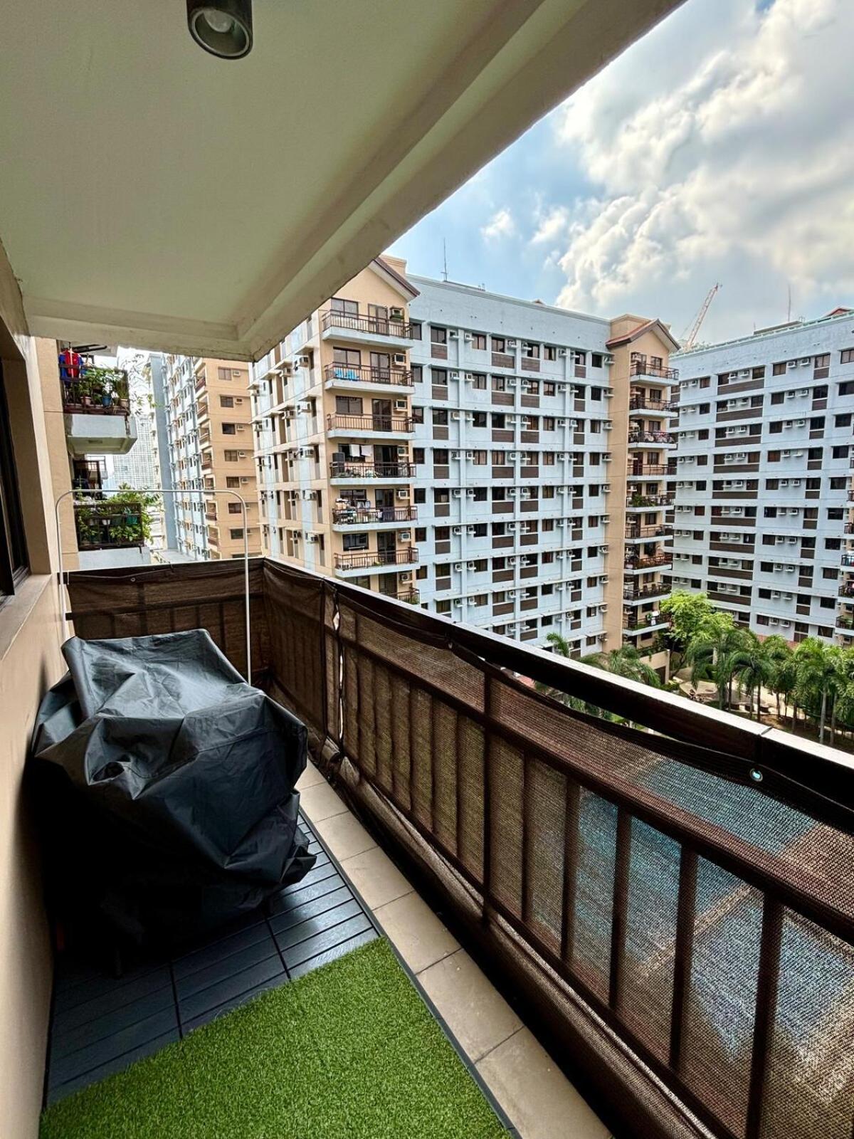 Apartment Helloqc Cubao - Cosy W Pool Access Nr Train & Bus Stns For 4pax