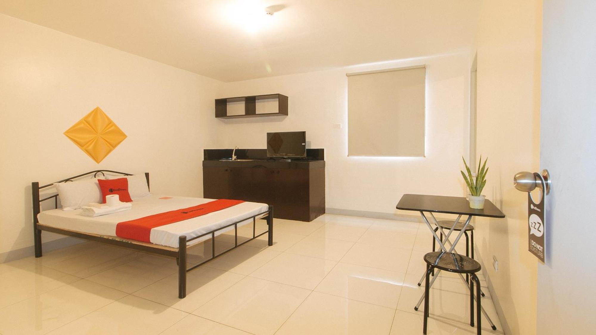 Hotel Reddoorz @ The Vjour Makati Pasay