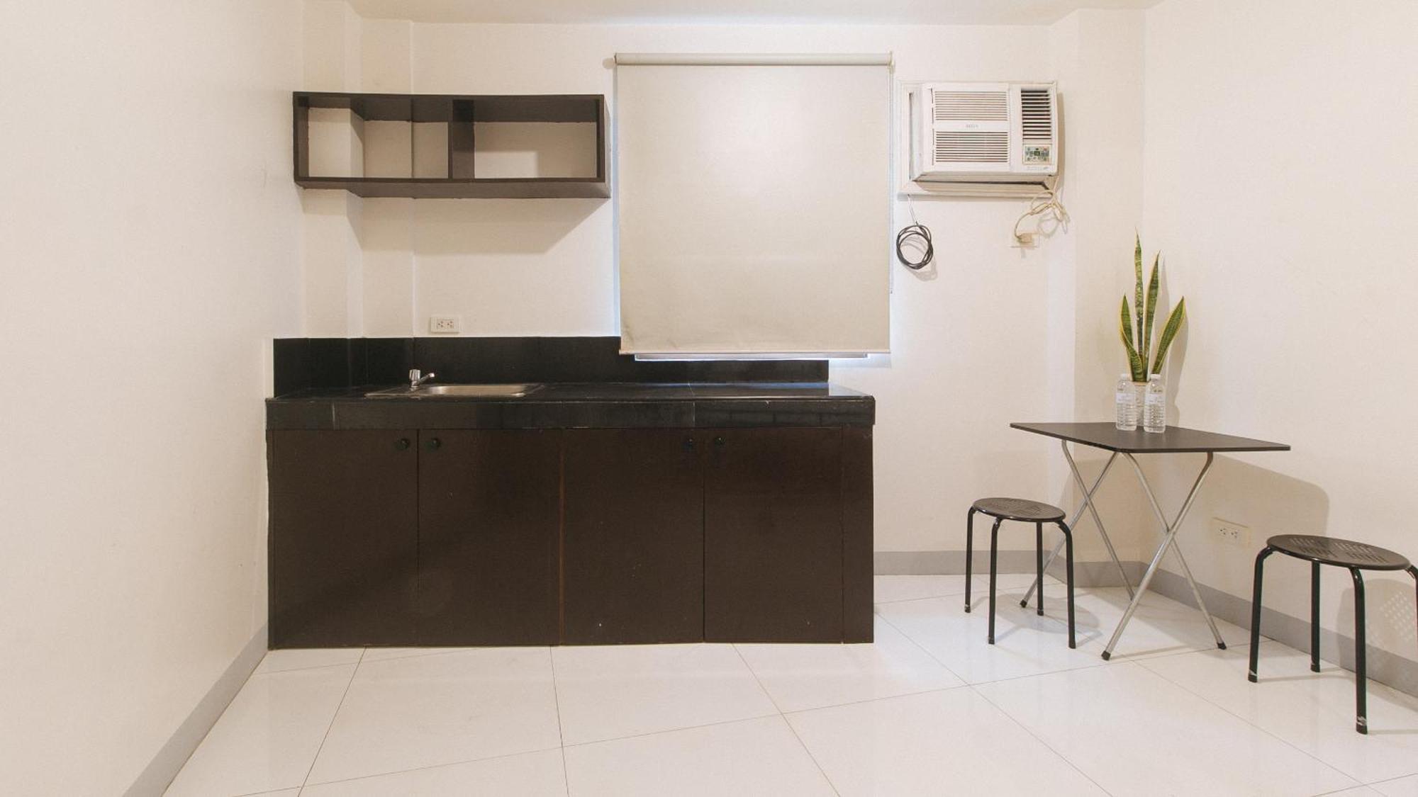Hotel Reddoorz @ The Vjour Makati