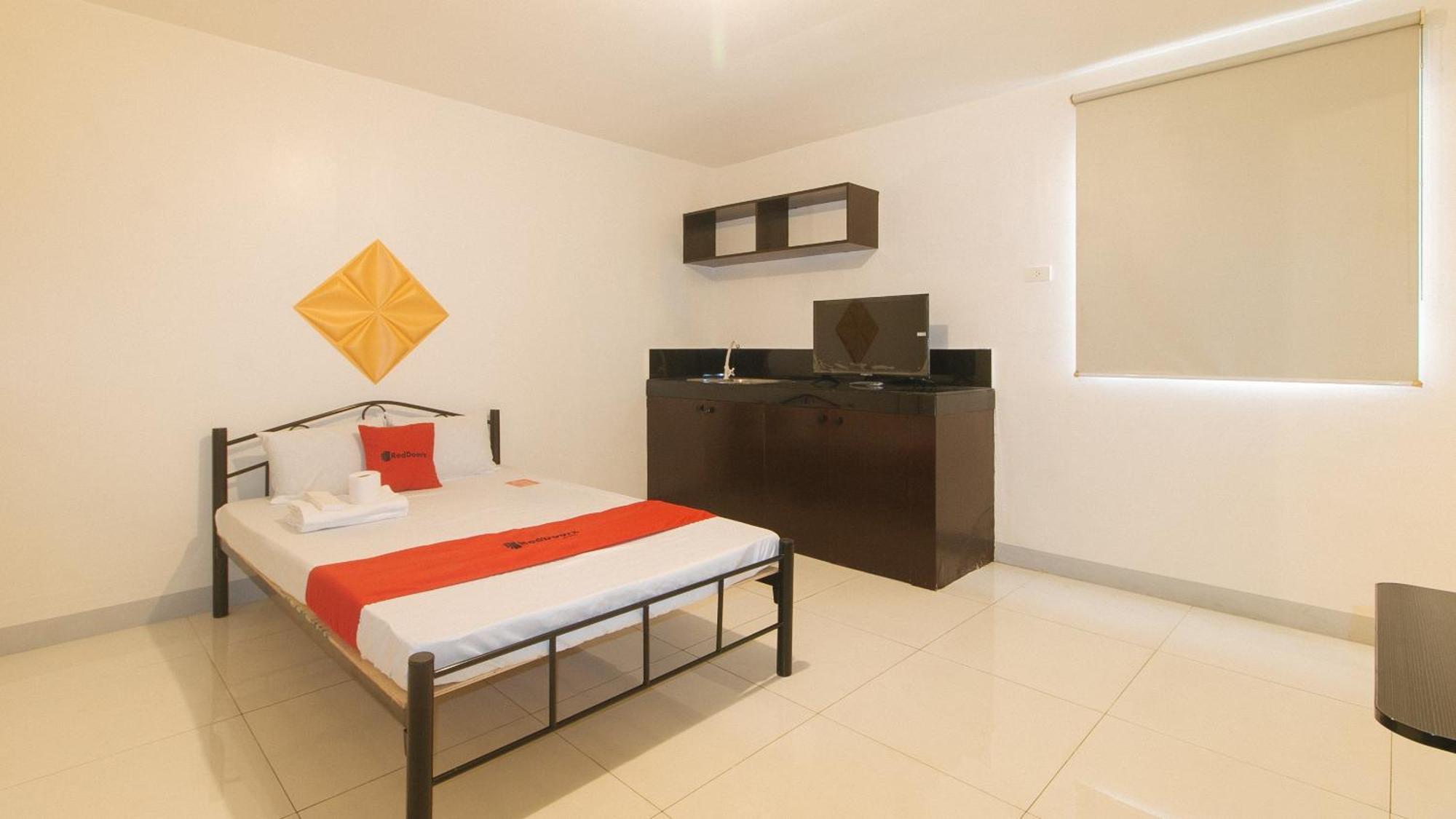Reddoorz @ The Vjour Makati Hotel Pasay