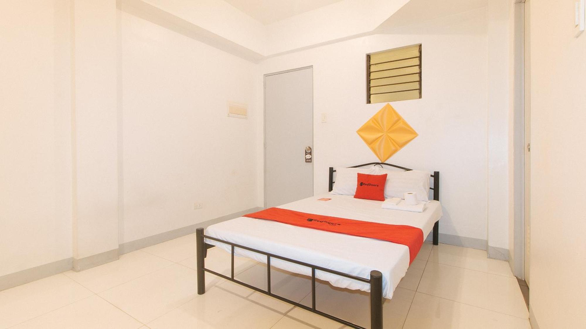 Reddoorz @ The Vjour Makati * Pasay