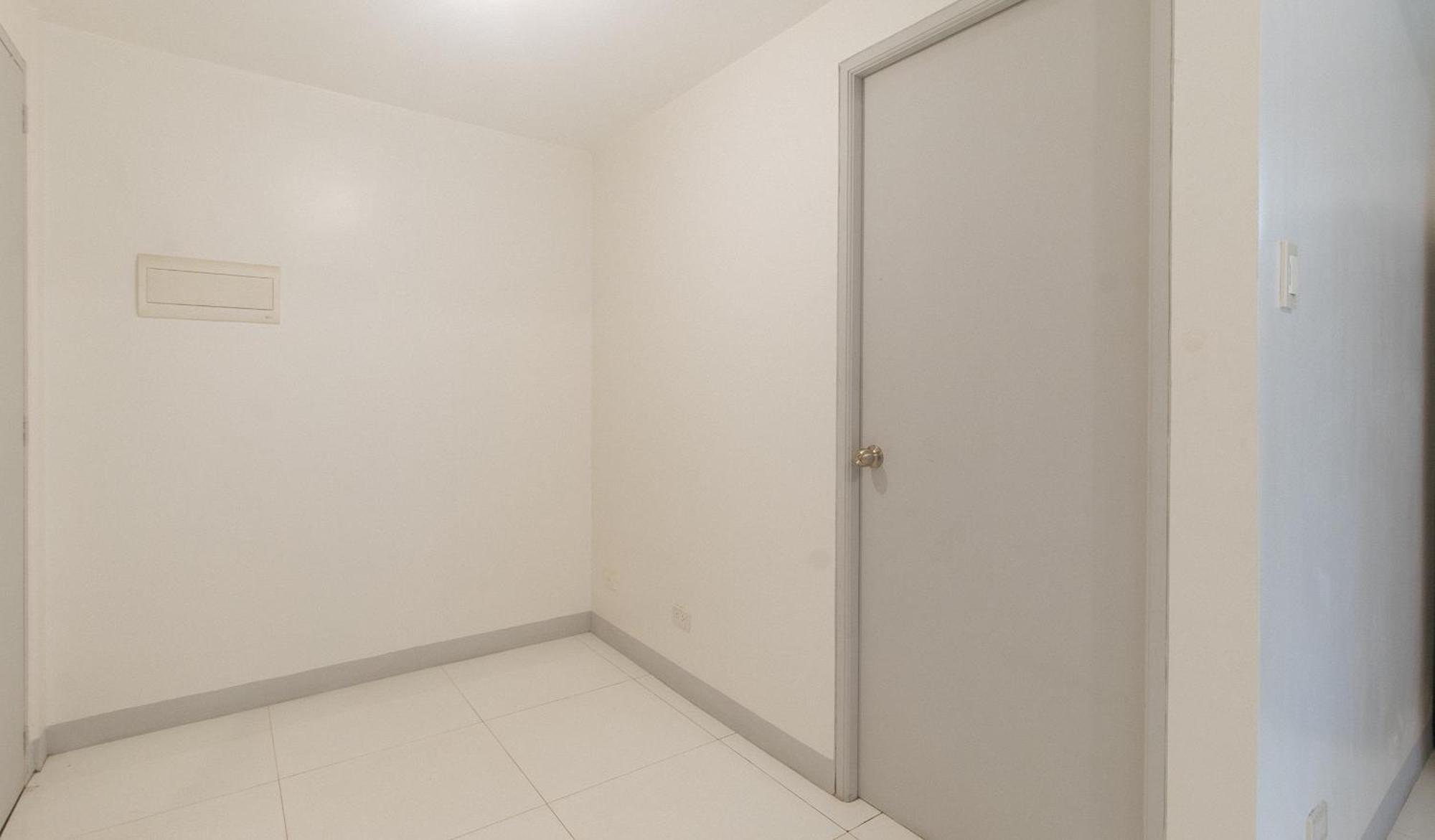 Hotel Reddoorz @ The Vjour Makati Pasay