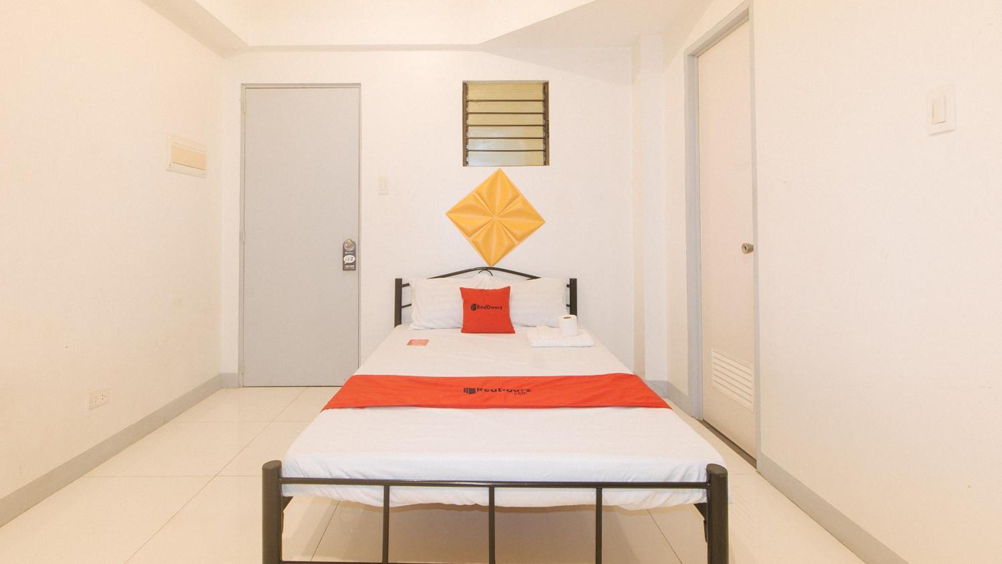 Reddoorz @ The Vjour Makati *