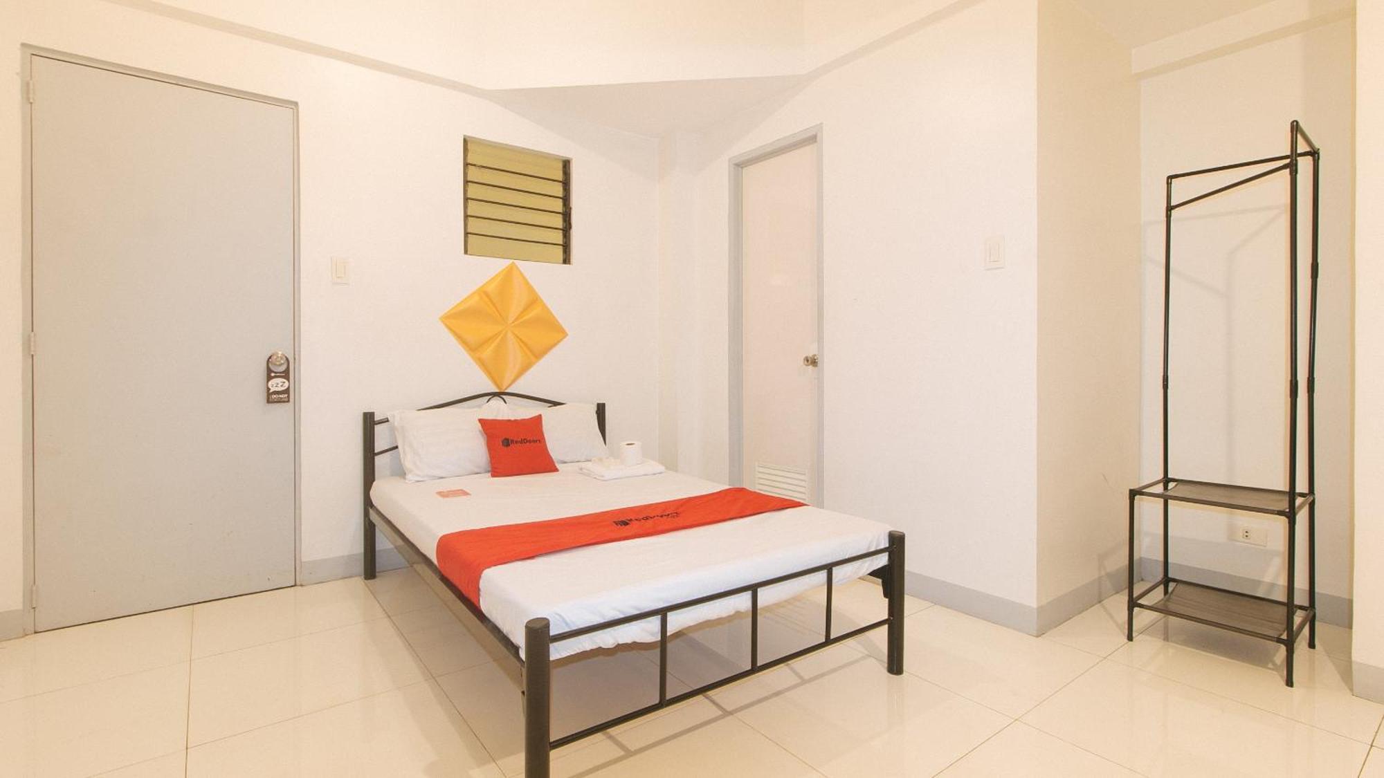 Reddoorz @ The Vjour Makati * Pasay
