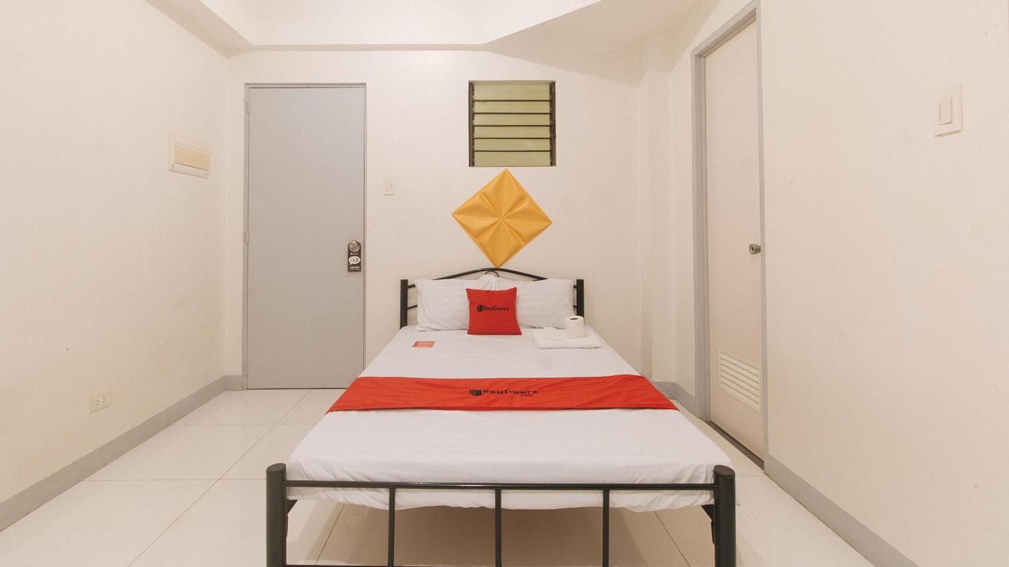 Reddoorz @ The Vjour Makati