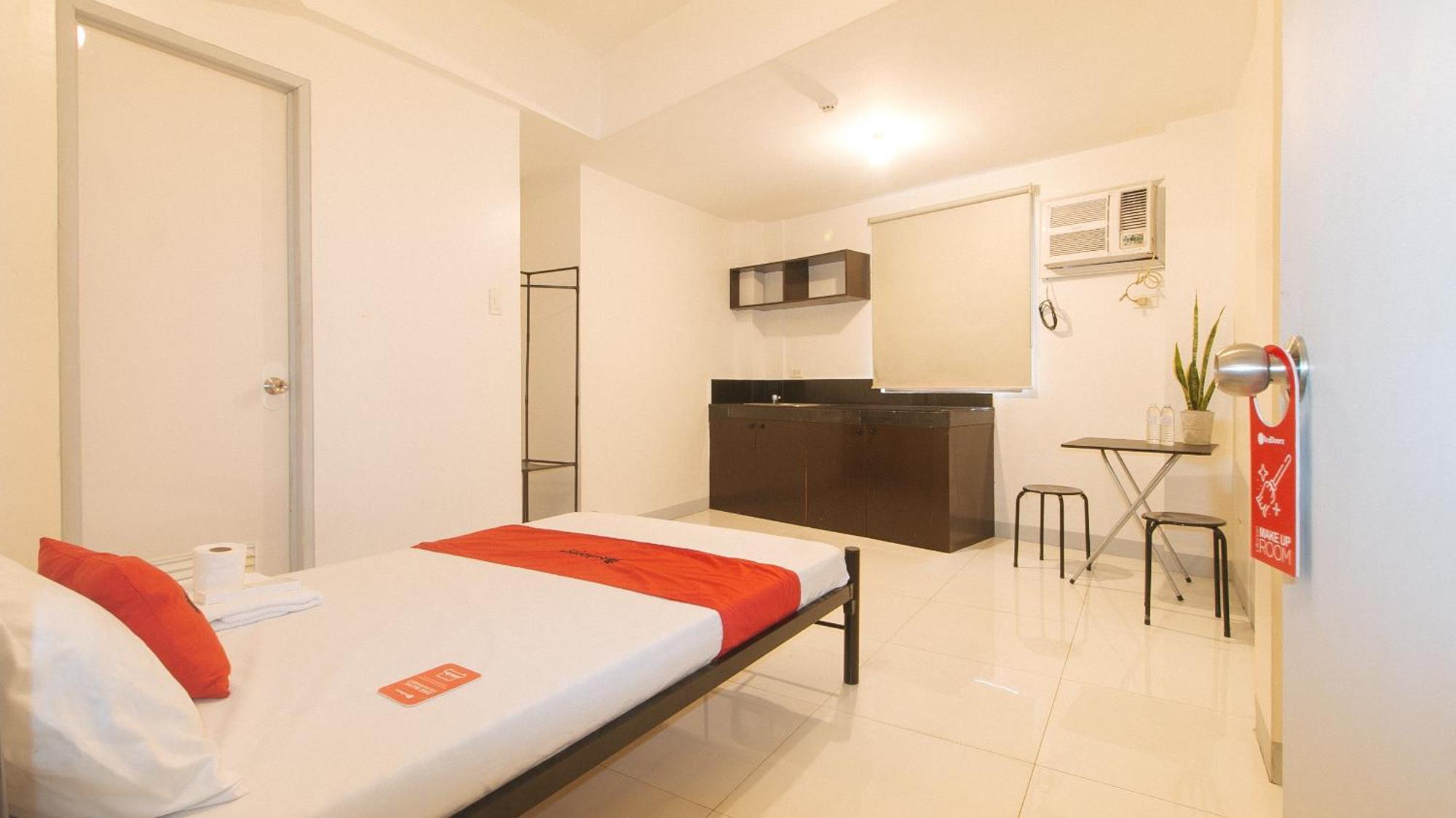 Reddoorz @ The Vjour Makati Hotel Pasay