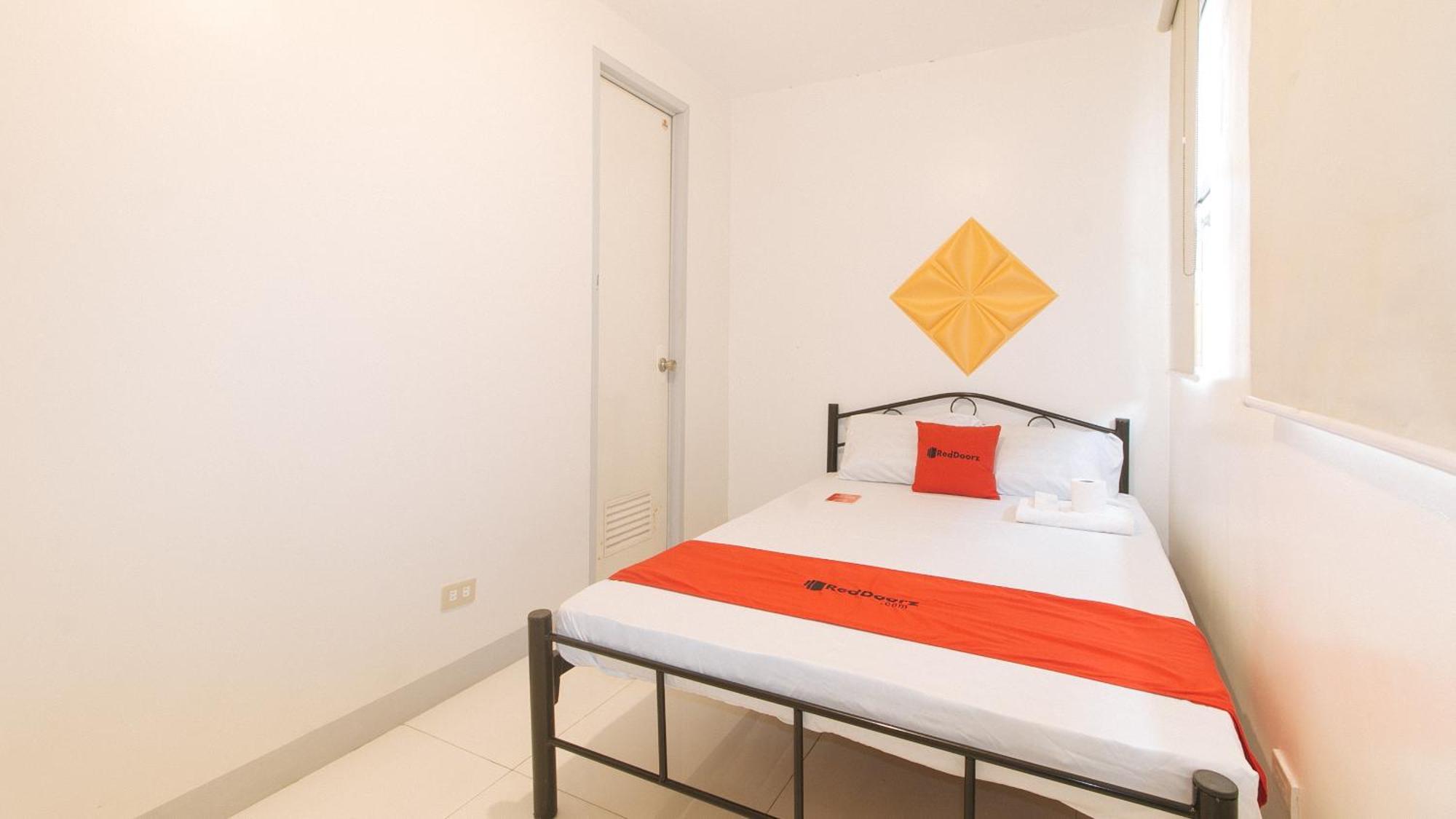 Reddoorz @ The Vjour Makati * Pasay