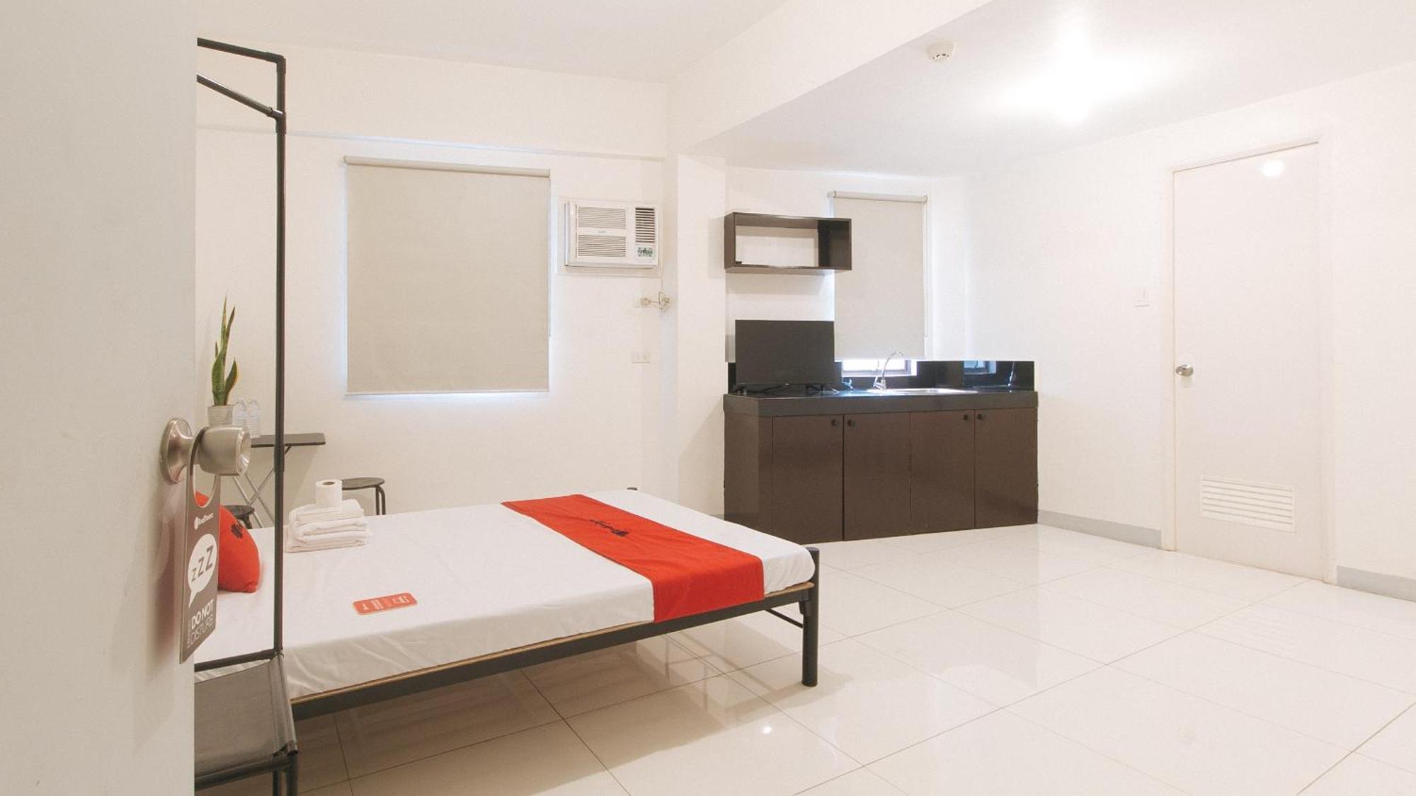 Reddoorz @ The Vjour Makati Hotel Pasay