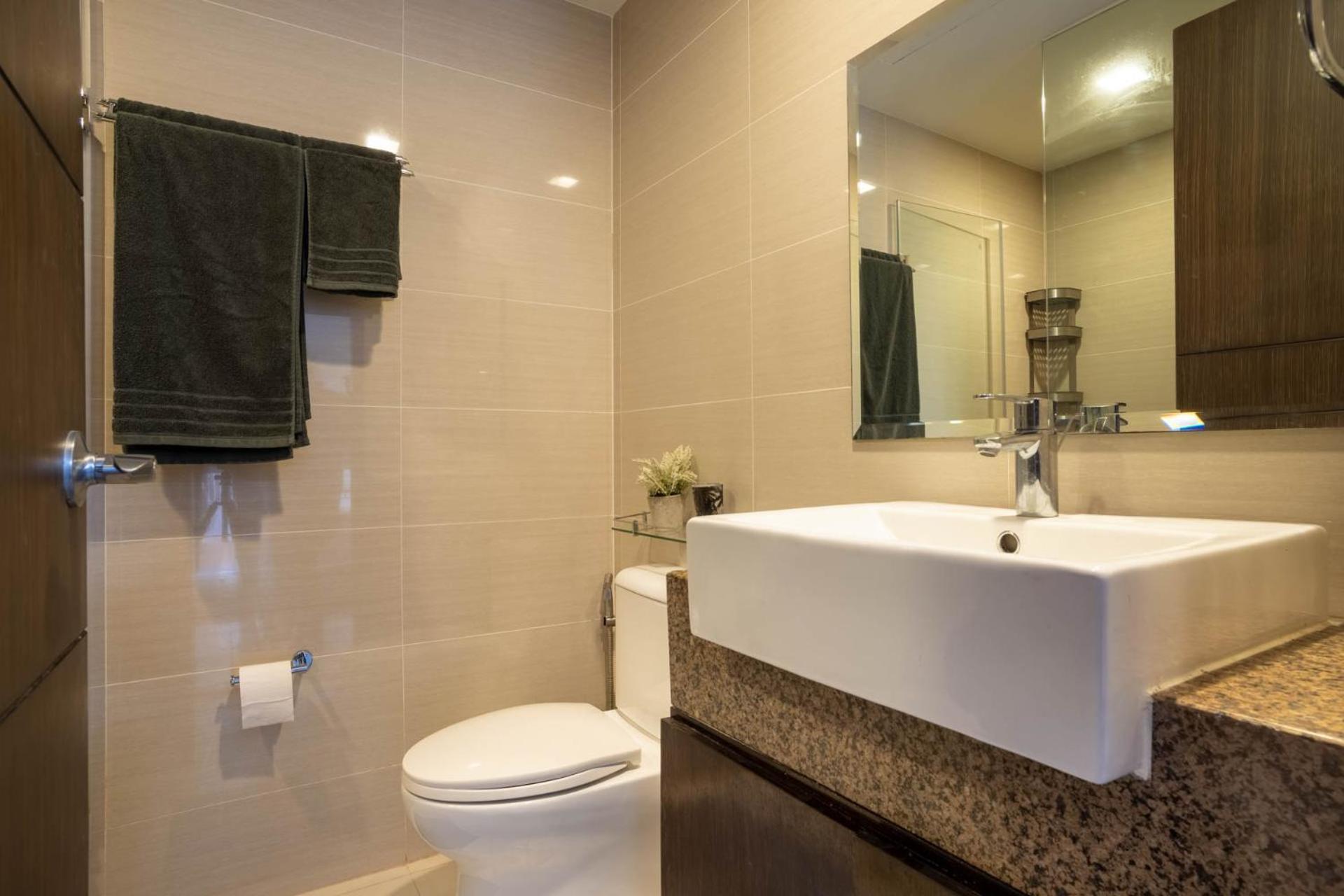 Luxury At Venice Mall Near Airport, Bgc & Makati Manila