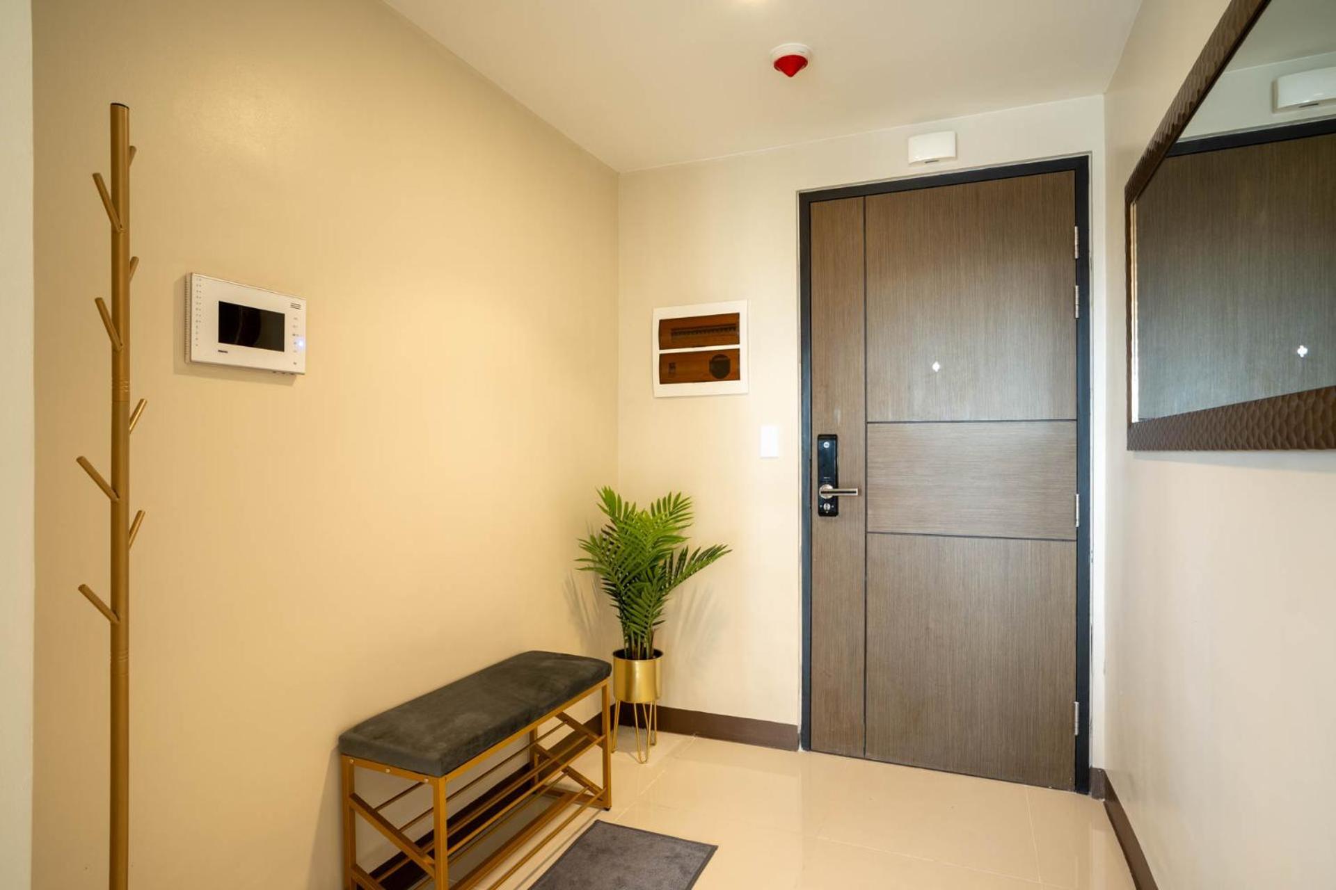 Luxury At Venice Mall Near Airport, Bgc & Makati *