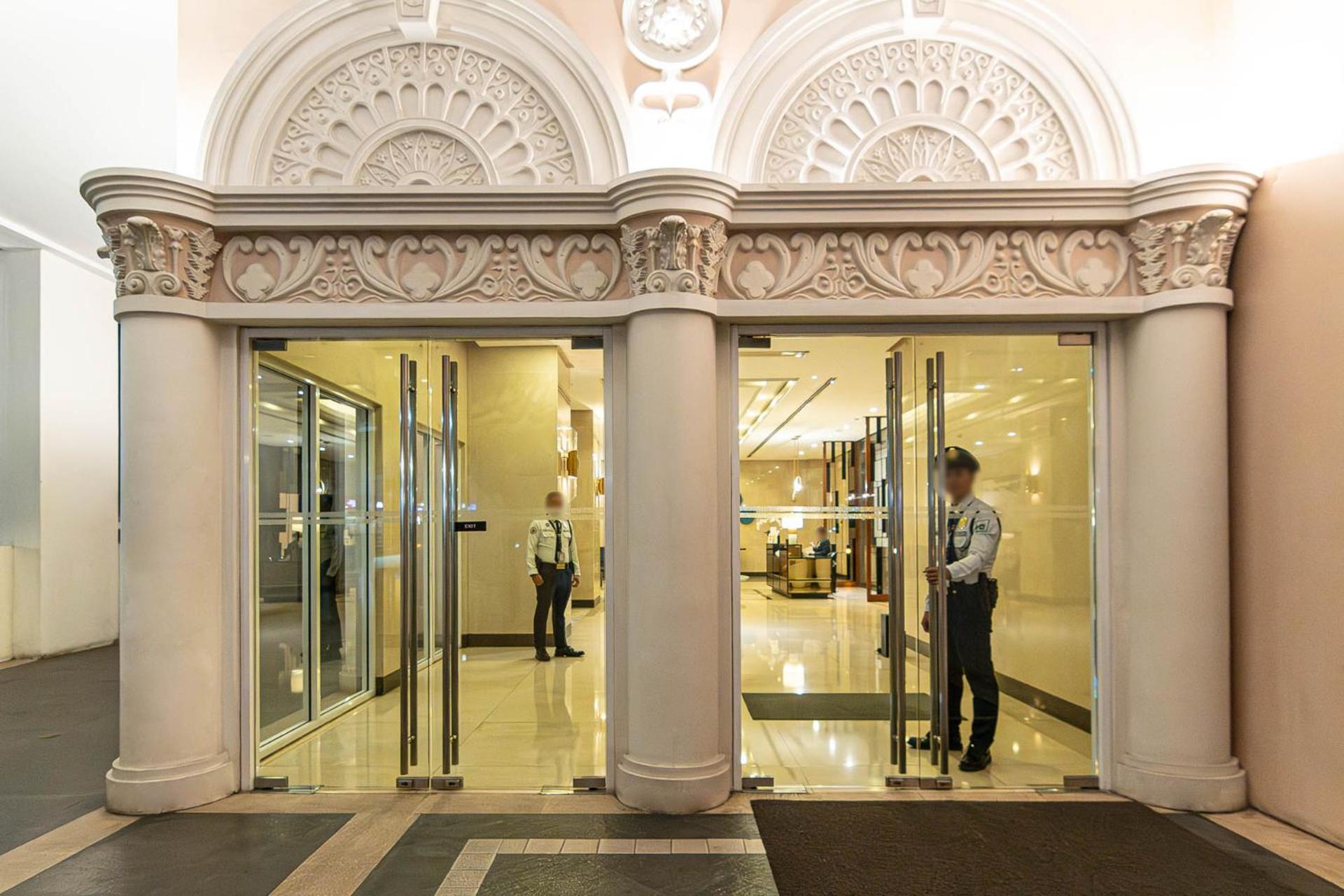 Luxury At Venice Mall Near Airport, Bgc & Makati Manila