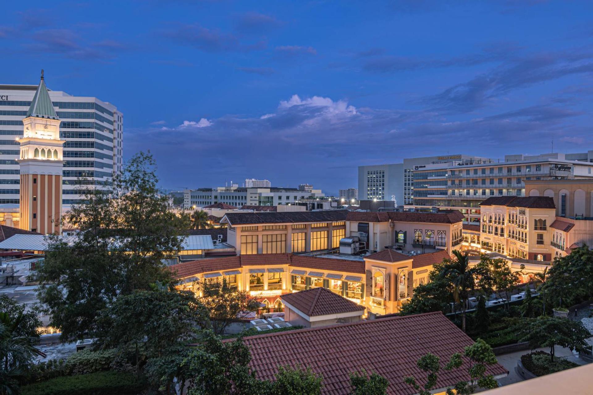 Luxury At Venice Mall Near Airport, Bgc & Makati