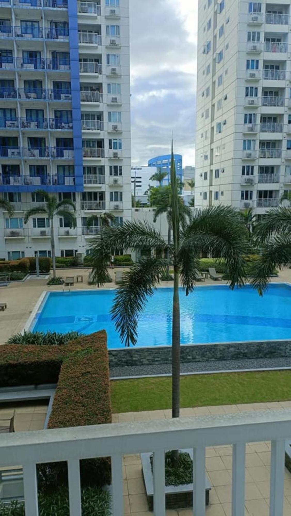 Las Vegas Of The Philippines In Pasay Manila! Luxury Near Naia Airport, Solaire, Okada, City Of Dreams, And Casinos. Enjoy Free Pool Access, High-speed Wifi, And Netflix. Comfort With Resort-type Living. Secure Your Limited Offer This Month Manila