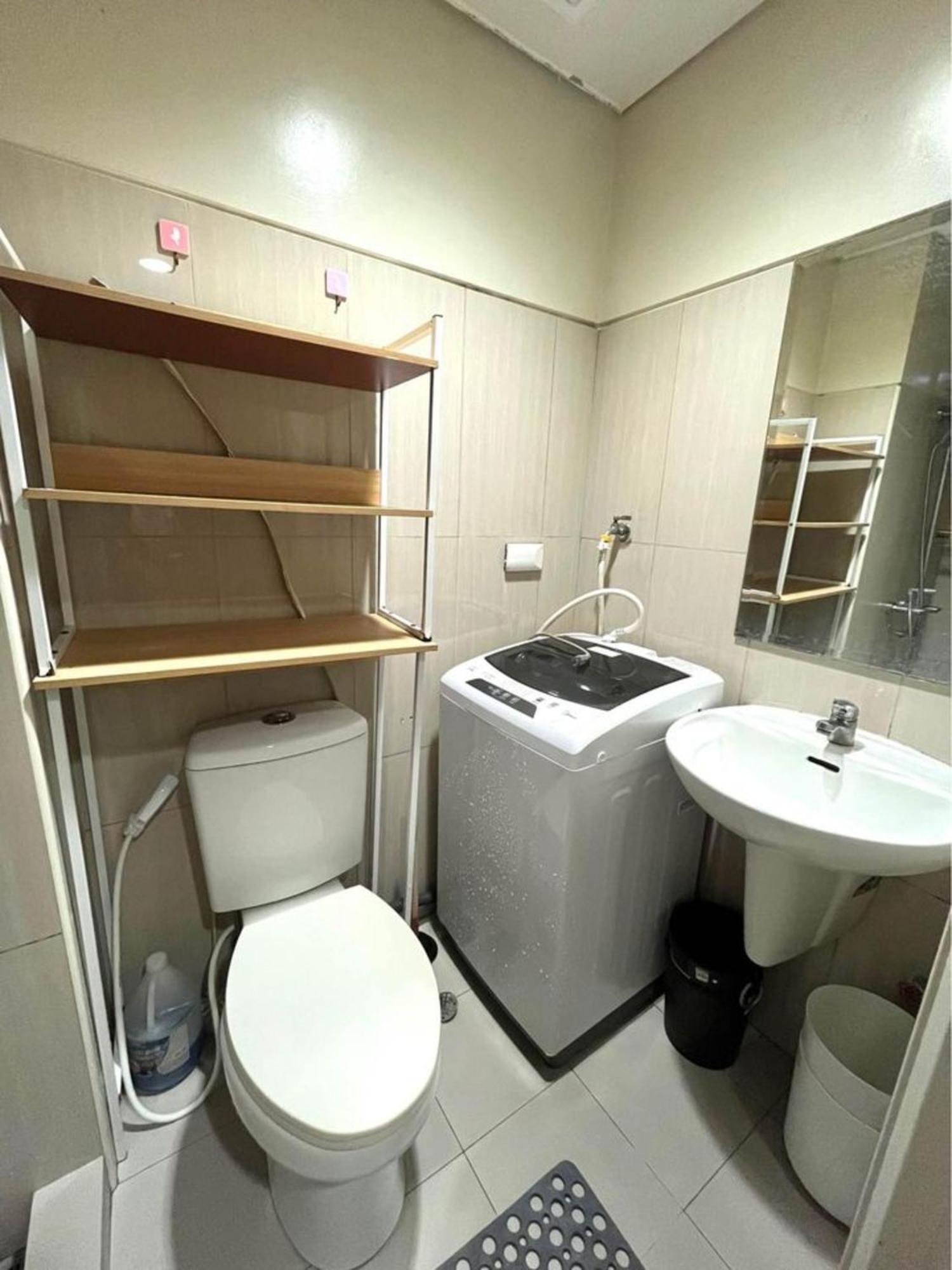 Hotel Las Vegas Of The Philippines In Pasay Manila! Luxury Near Naia Airport, Solaire, Okada, City Of Dreams, And Casinos. Enjoy Free Pool Access, High-speed Wifi, And Netflix. Comfort With Resort-type Living. Secure Your Limited Offer This Month