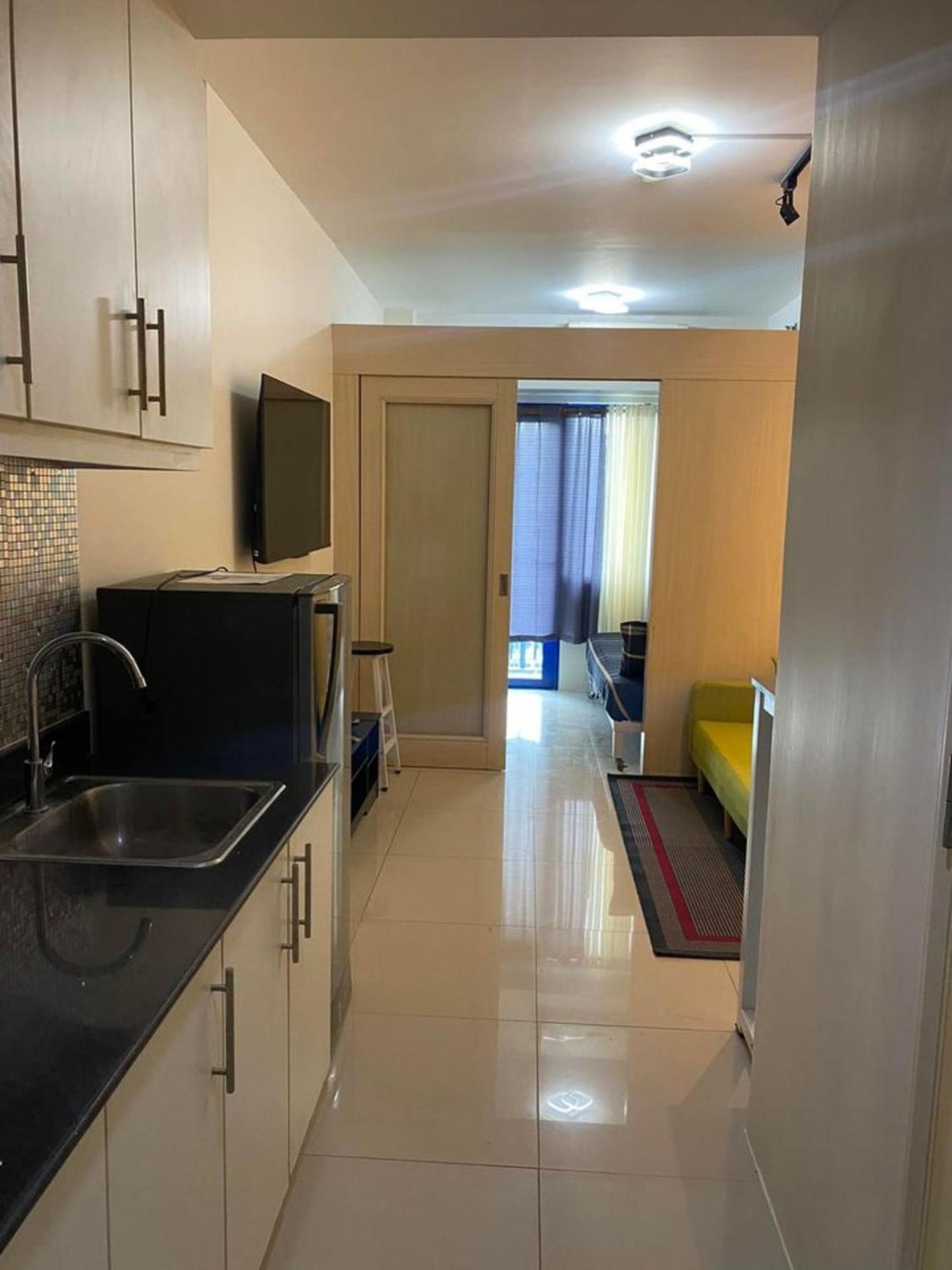Las Vegas Of The Philippines In Pasay Manila! Luxury Near Naia Airport, Solaire, Okada, City Of Dreams, And Casinos. Enjoy Free Pool Access, High-speed Wifi, And Netflix. Comfort With Resort-type Living. Secure Your Limited Offer This Month Hotel Manila