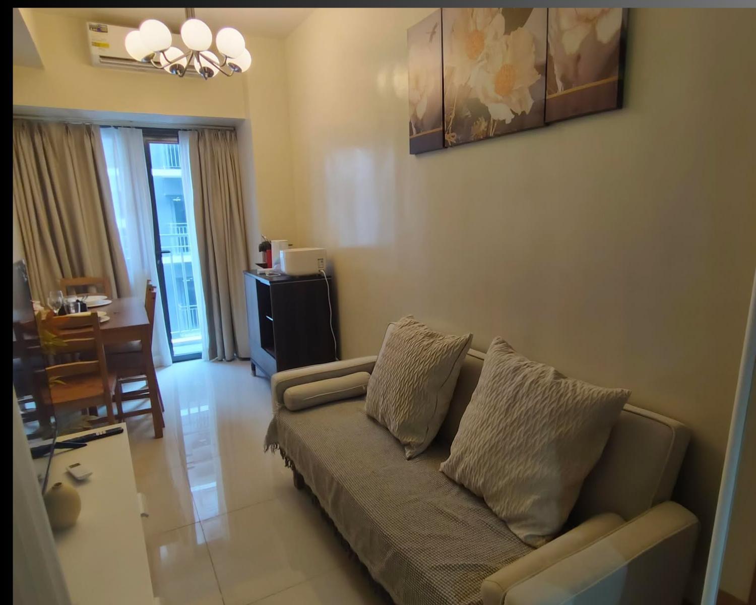 Hotel Ndulge In Opulence On A Budget Near Moa! Luxuriate In Our Deluxe 1 Bedroom Units With Stunning Views. Enjoy Free Netflix And An Exceptional Discount. Book Now For A Lavish And Affordable Escape! *