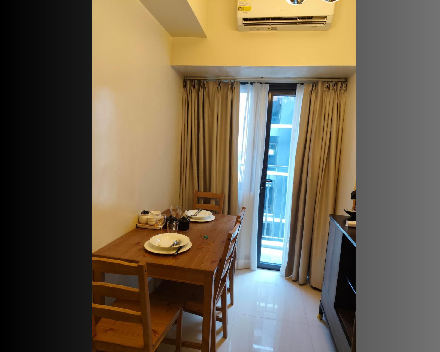Ndulge In Opulence On A Budget Near Moa! Luxuriate In Our Deluxe 1 Bedroom Units With Stunning Views. Enjoy Free Netflix And An Exceptional Discount. Book Now For A Lavish And Affordable Escape! Manila