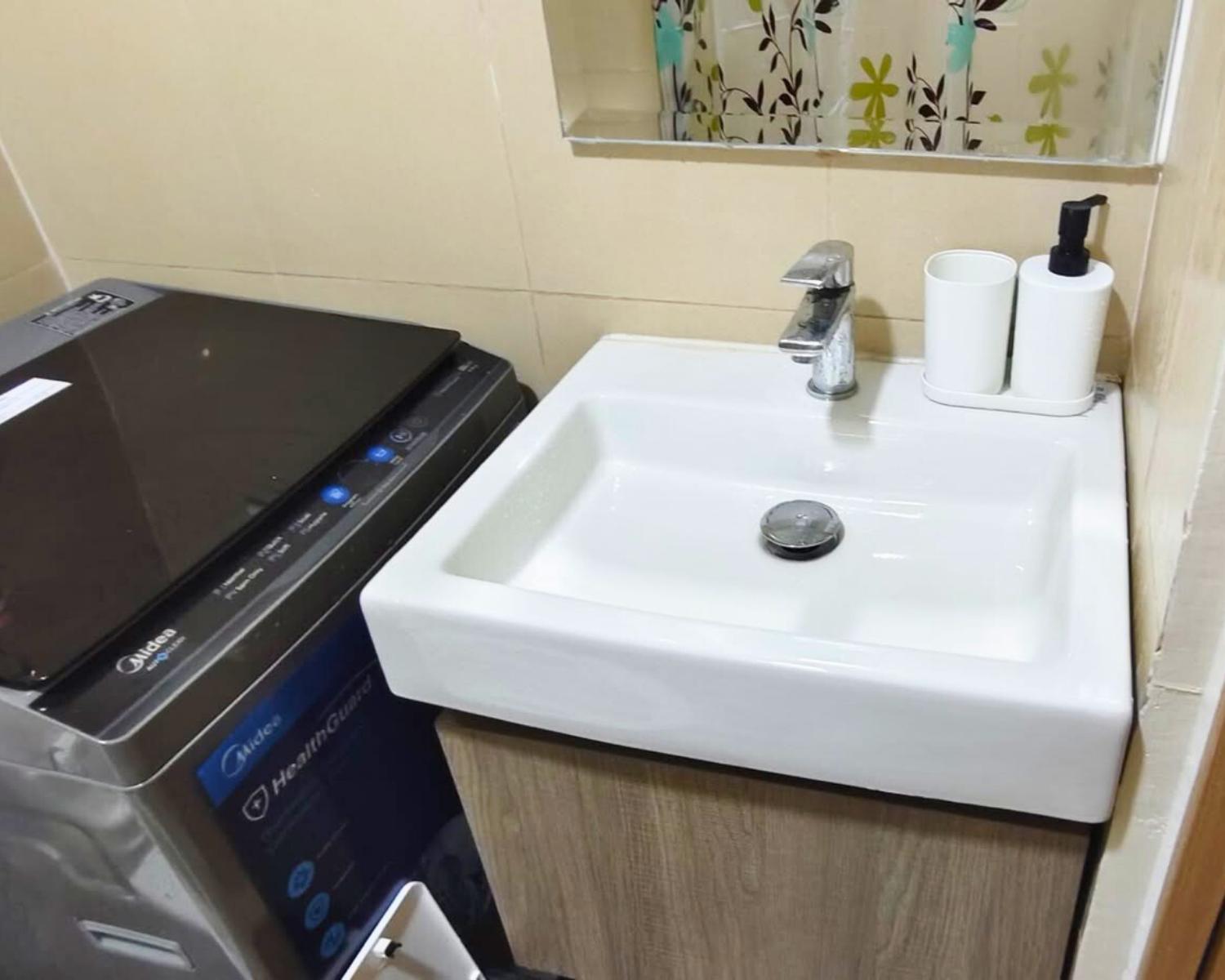 Ndulge In Opulence On A Budget Near Moa! Luxuriate In Our Deluxe 1 Bedroom Units With Stunning Views. Enjoy Free Netflix And An Exceptional Discount. Book Now For A Lavish And Affordable Escape! * Manila