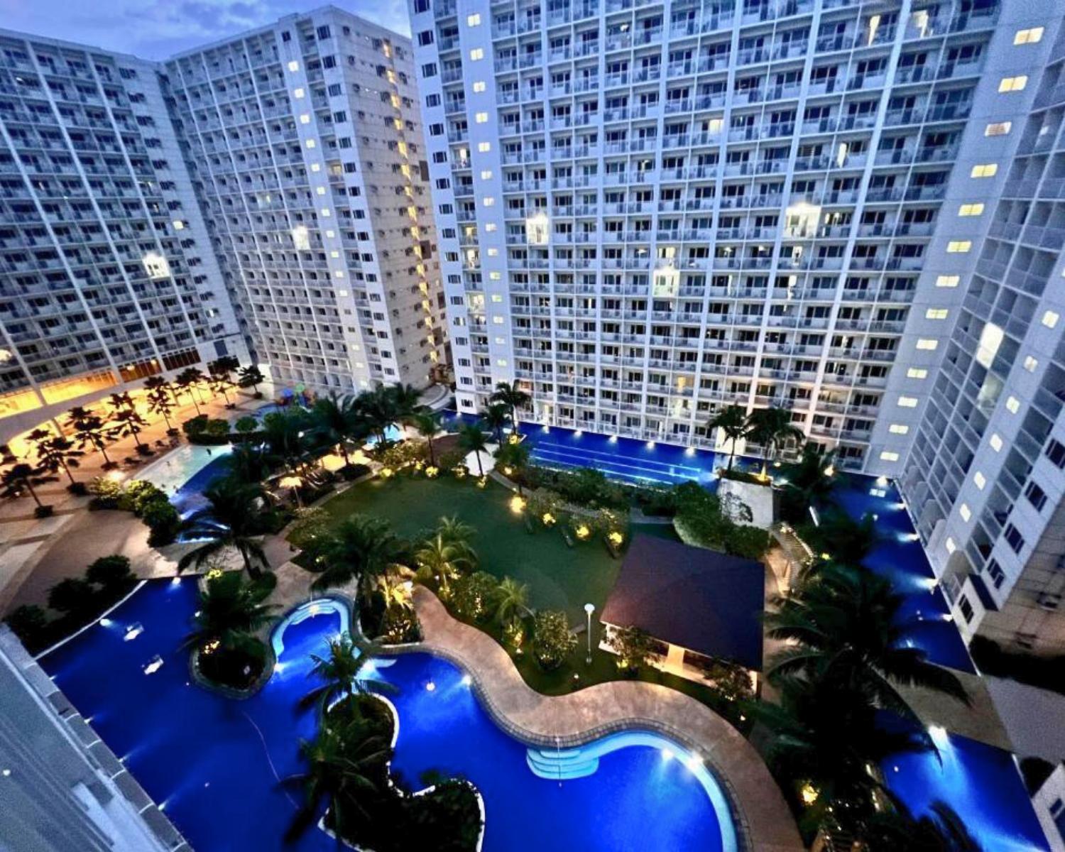 Hotel Ndulge In Opulence On A Budget Near Moa! Luxuriate In Our Deluxe 1 Bedroom Units With Stunning Views. Enjoy Free Netflix And An Exceptional Discount. Book Now For A Lavish And Affordable Escape! *