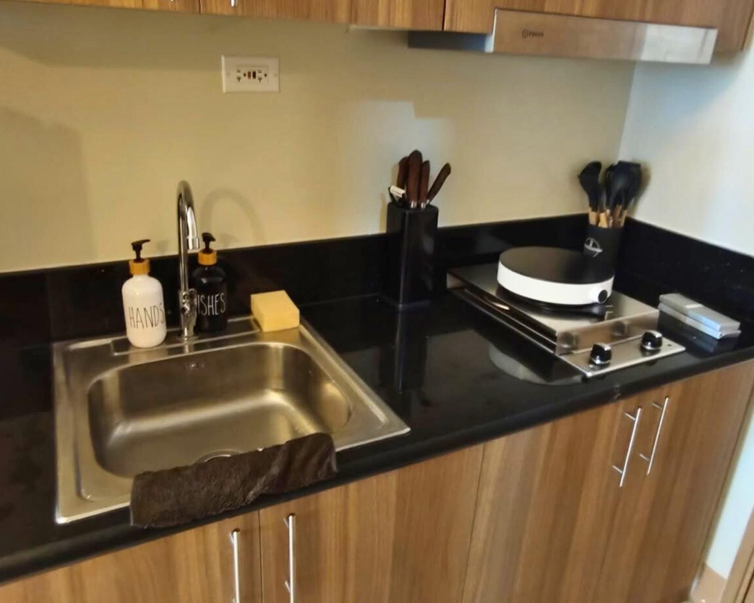 Ndulge In Opulence On A Budget Near Moa! Luxuriate In Our Deluxe 1 Bedroom Units With Stunning Views. Enjoy Free Netflix And An Exceptional Discount. Book Now For A Lavish And Affordable Escape! *