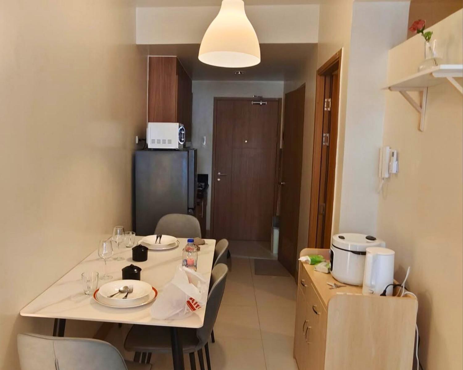 Hotel Ndulge In Opulence On A Budget Near Moa! Luxuriate In Our Deluxe 1 Bedroom Units With Stunning Views. Enjoy Free Netflix And An Exceptional Discount. Book Now For A Lavish And Affordable Escape!