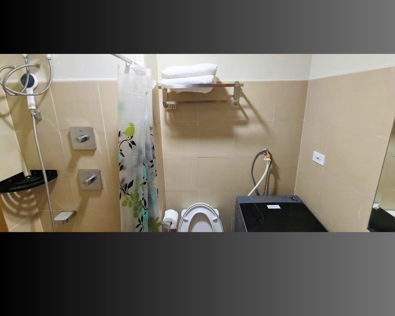 Ndulge In Opulence On A Budget Near Moa! Luxuriate In Our Deluxe 1 Bedroom Units With Stunning Views. Enjoy Free Netflix And An Exceptional Discount. Book Now For A Lavish And Affordable Escape! Hotel Manila
