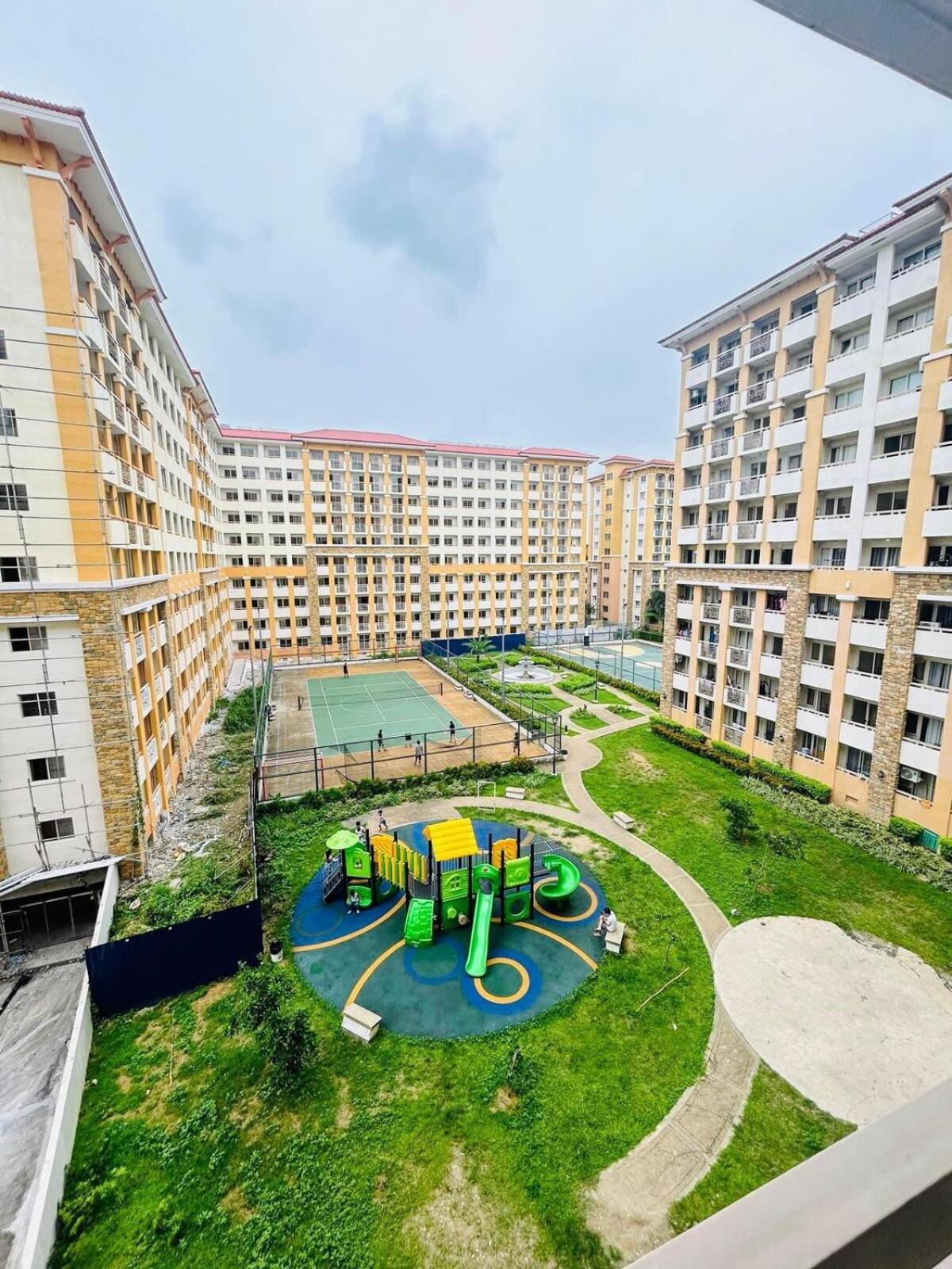 2br Relaxing Oasis With Pool Access Sorrento Oasis Manila