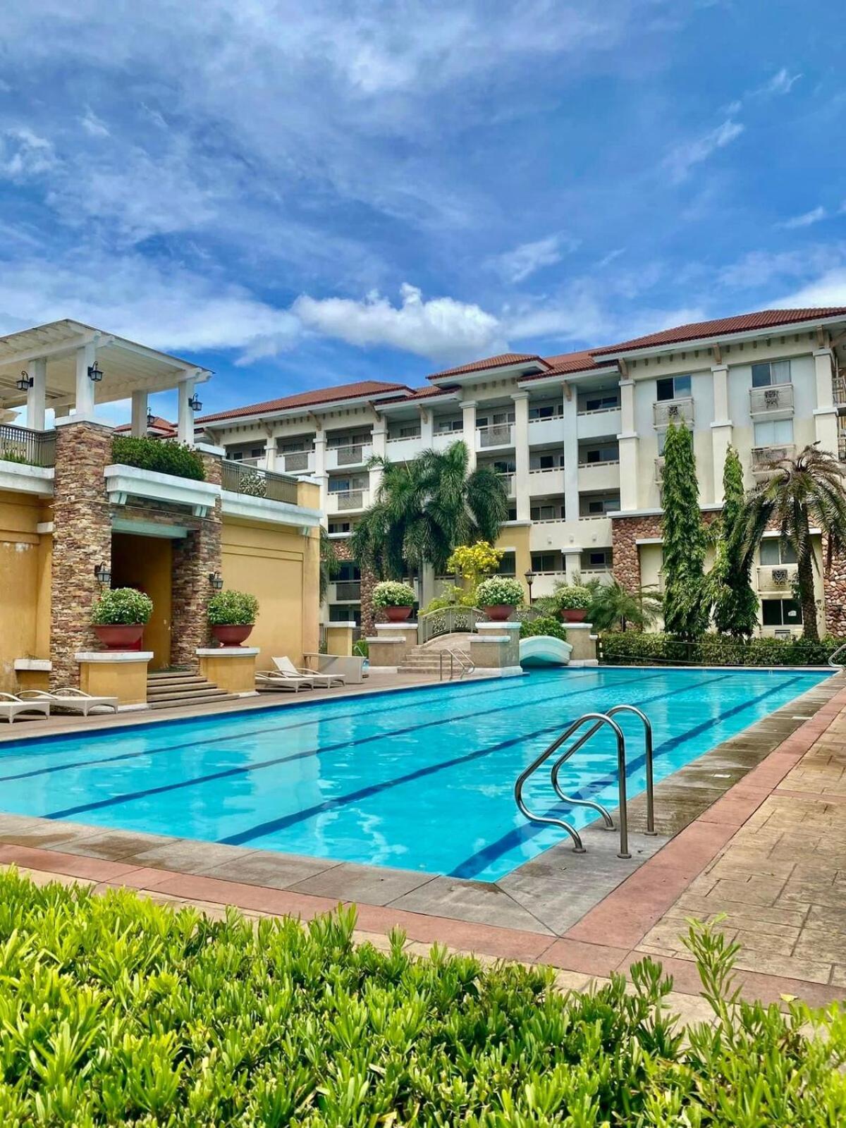 2br Relaxing Oasis With Pool Access Sorrento Oasis Manila