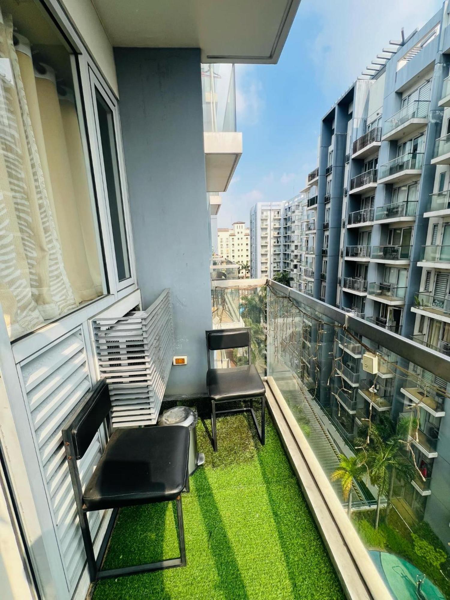 One Palm Tree - 7o With Balcony - Across Terminal 3 Airport Apartment