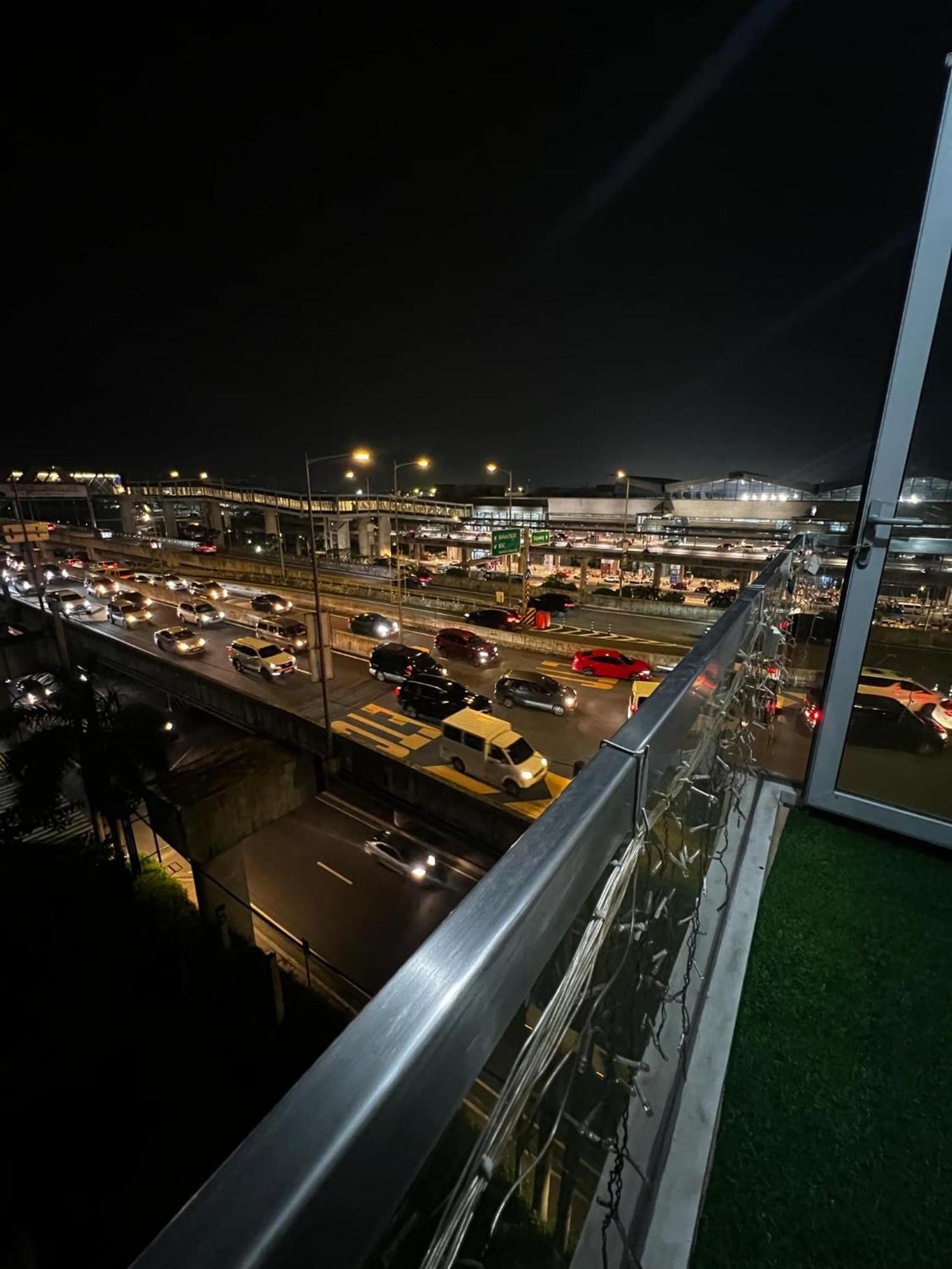 One Palm Tree - 7o With Balcony - Across Terminal 3 Airport * Manila