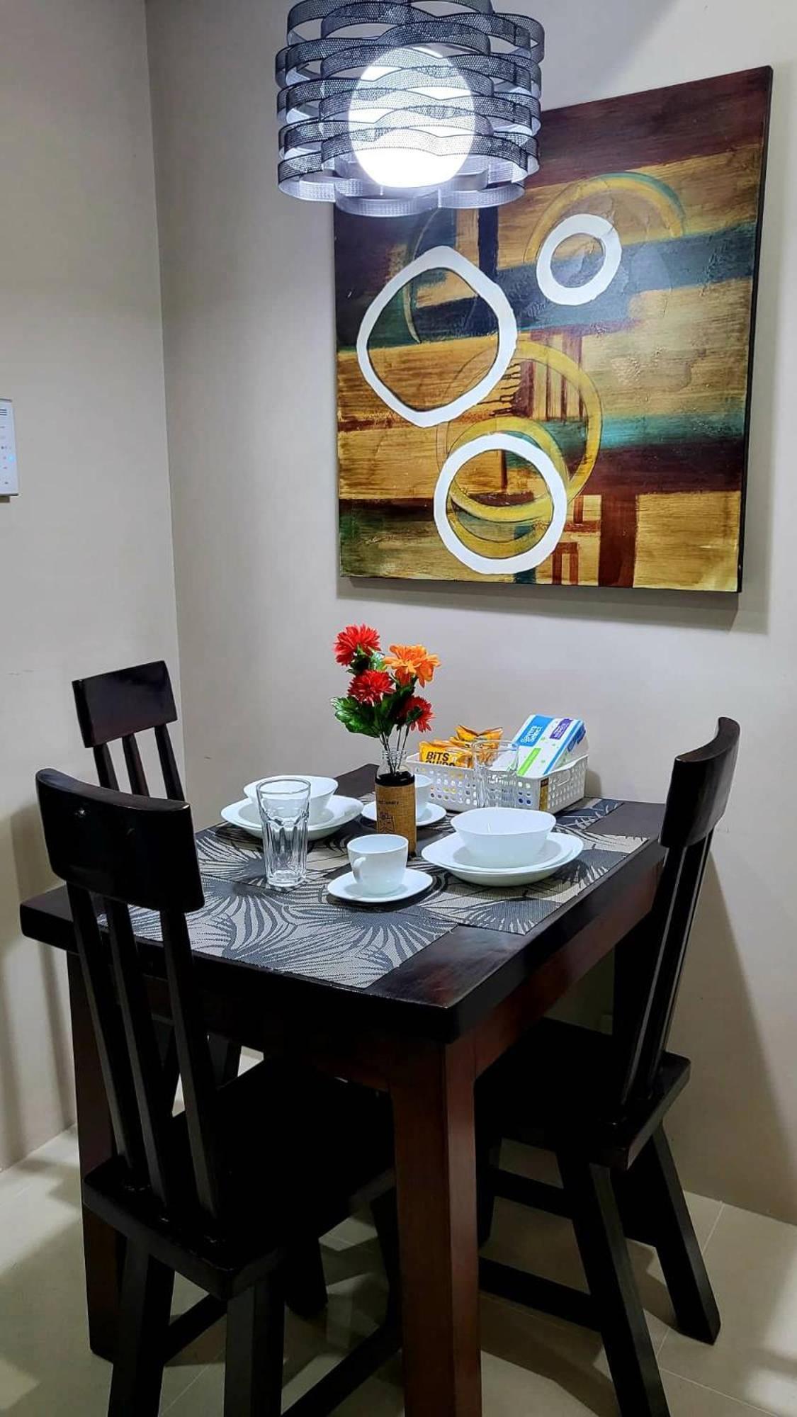 One Palm Tree - 7o With Balcony - Across Terminal 3 Airport Apartment Manila