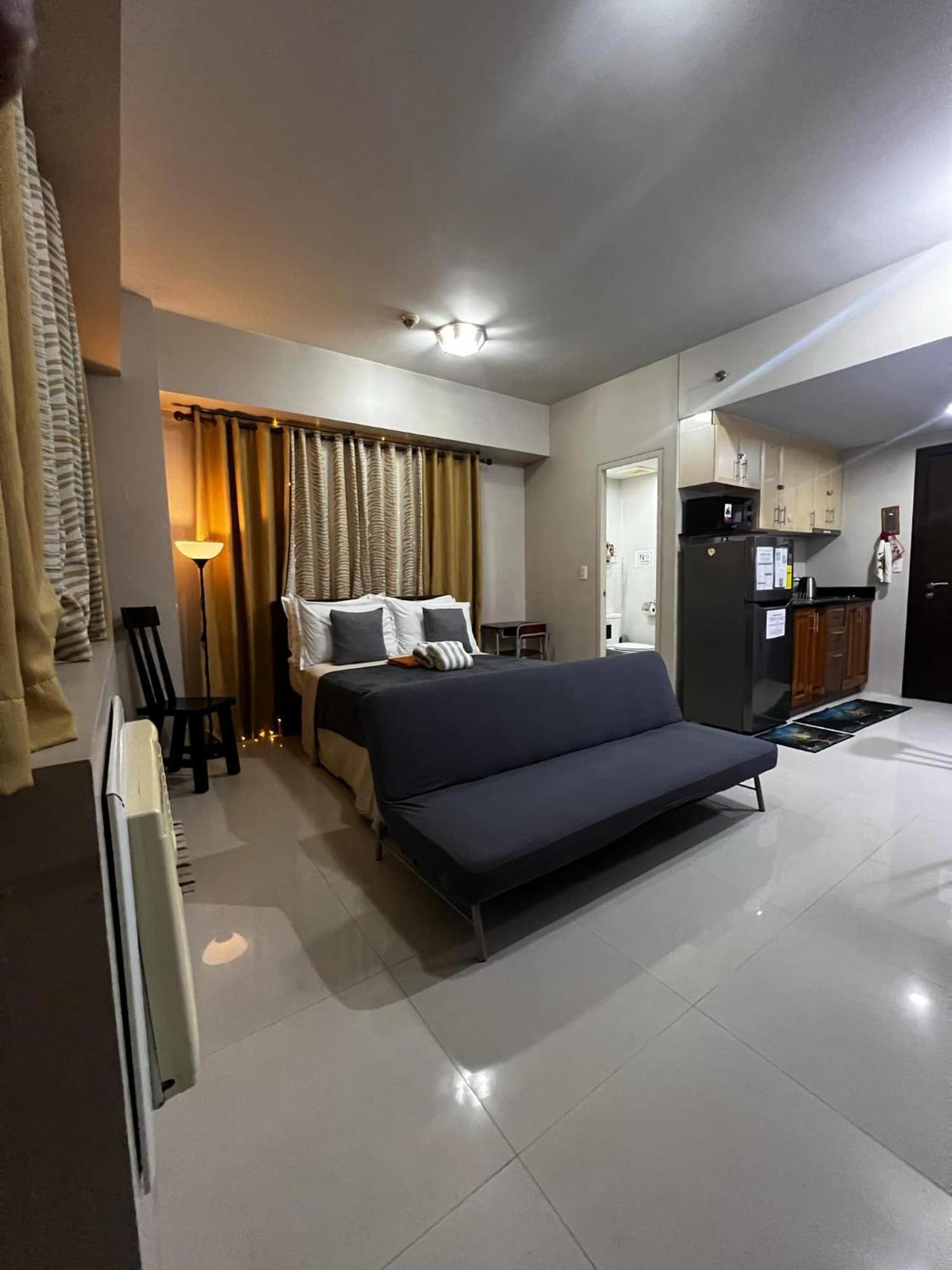 One Palm Tree - 7o With Balcony - Across Terminal 3 Airport * Manila