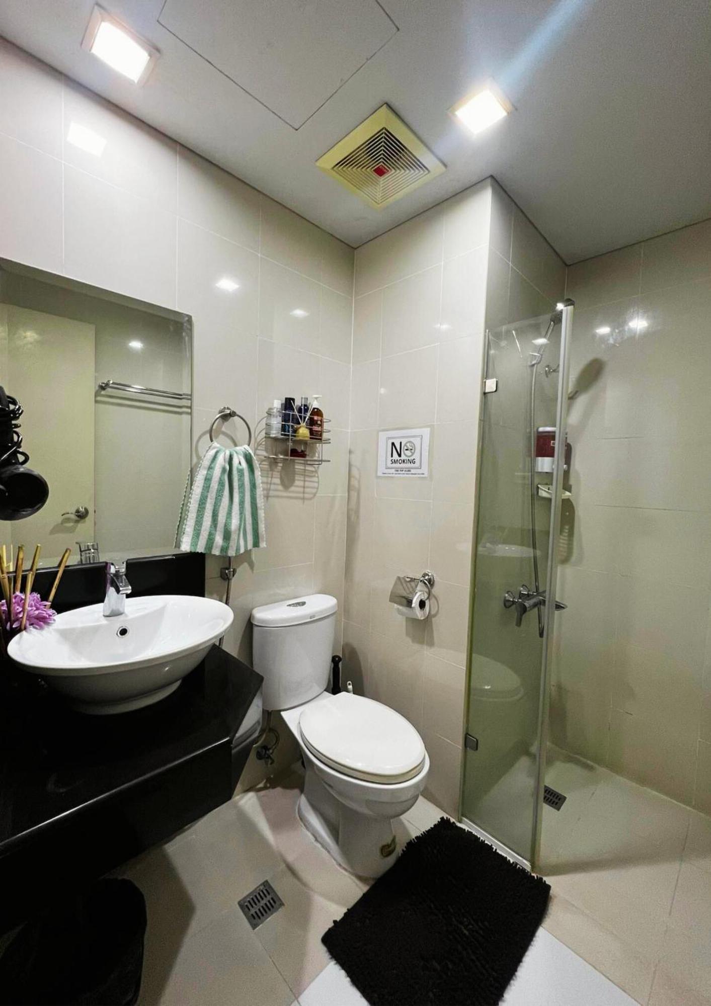 One Palm Tree - 7o With Balcony - Across Terminal 3 Airport * Manila