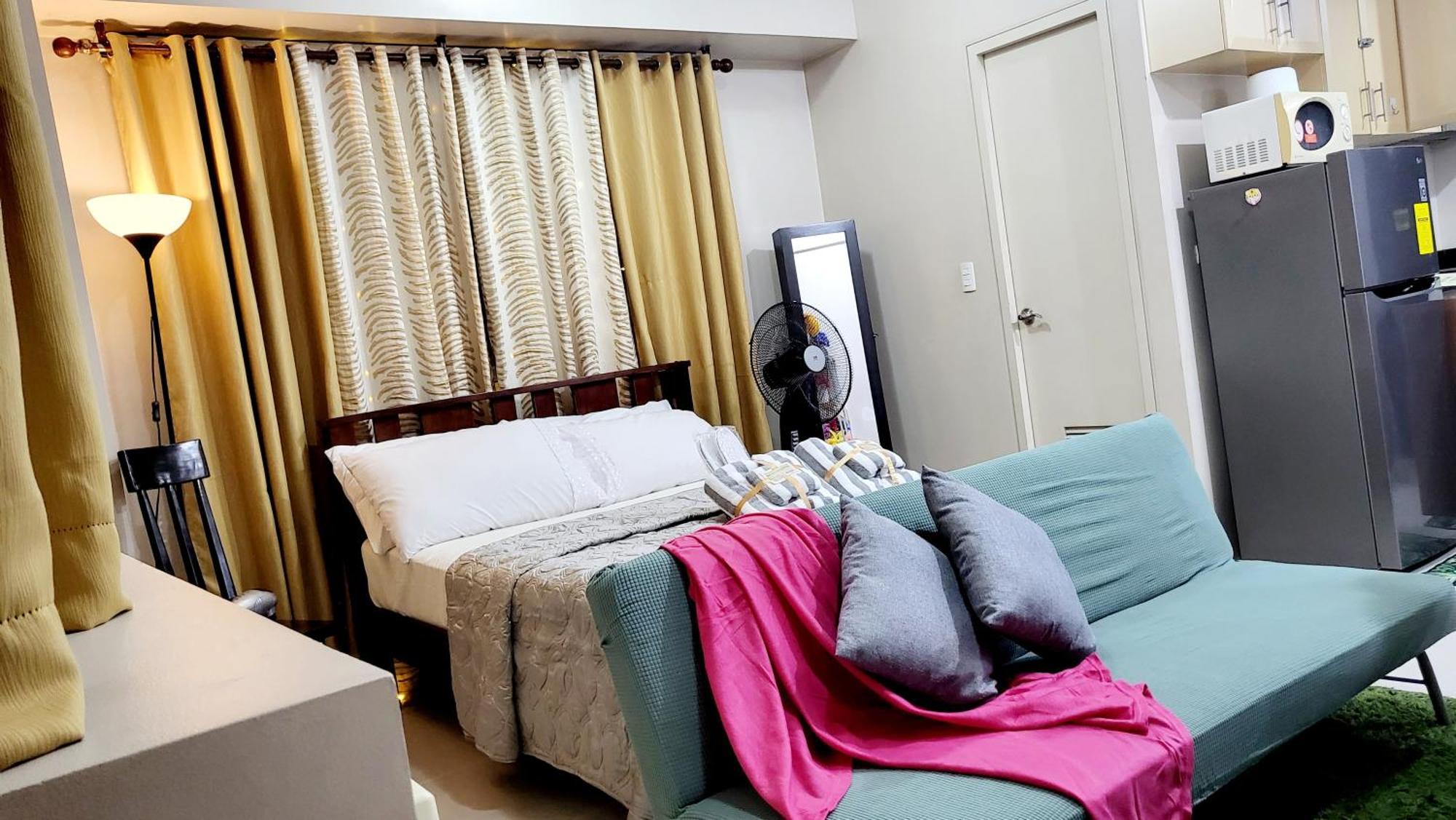 Apartment One Palm Tree - 7o With Balcony - Across Terminal 3 Airport Manila