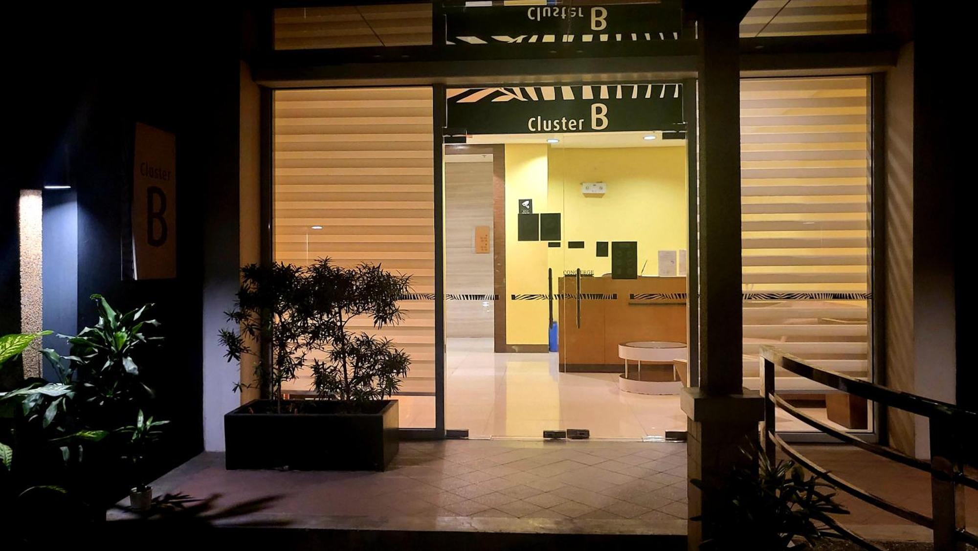 One Palm Tree - 7o With Balcony - Across Terminal 3 Airport Apartment