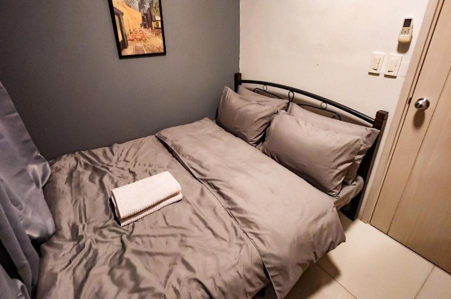 Apartment Gaming 2br In Makati With View Arcade Netflix Manila