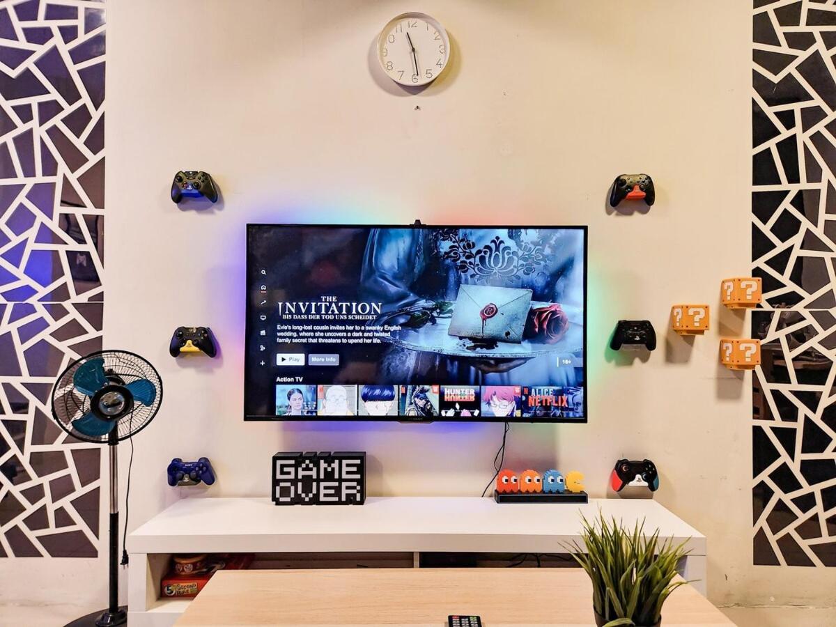 Gaming 2br In Makati With View Arcade Netflix Apartment Manila