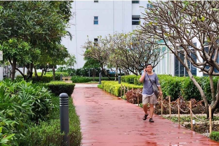 Gaming 2br In Makati With View Arcade Netflix Apartment *