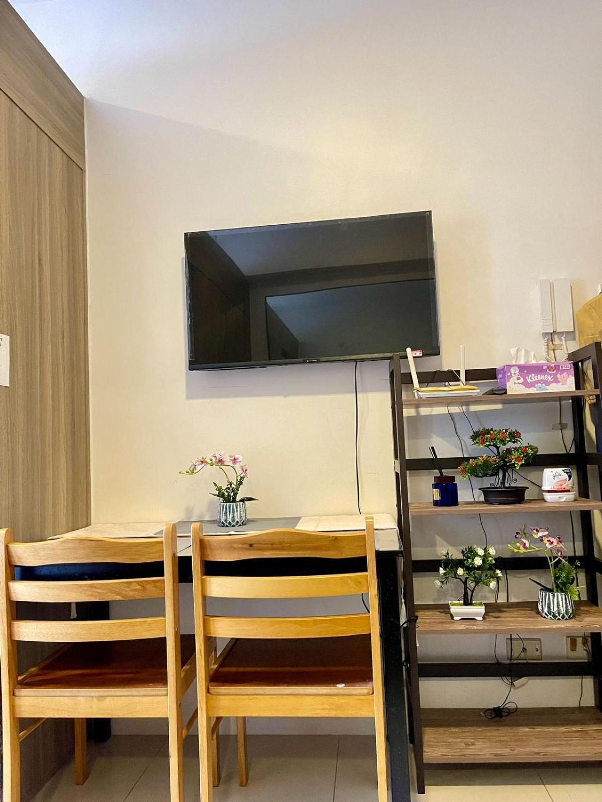 Fame Retreat Cozy 1br With Balcony *
